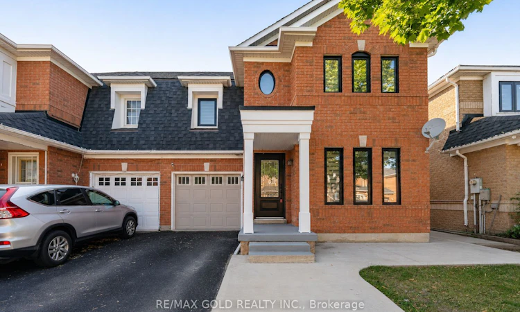 61 Saintsbury Crescent