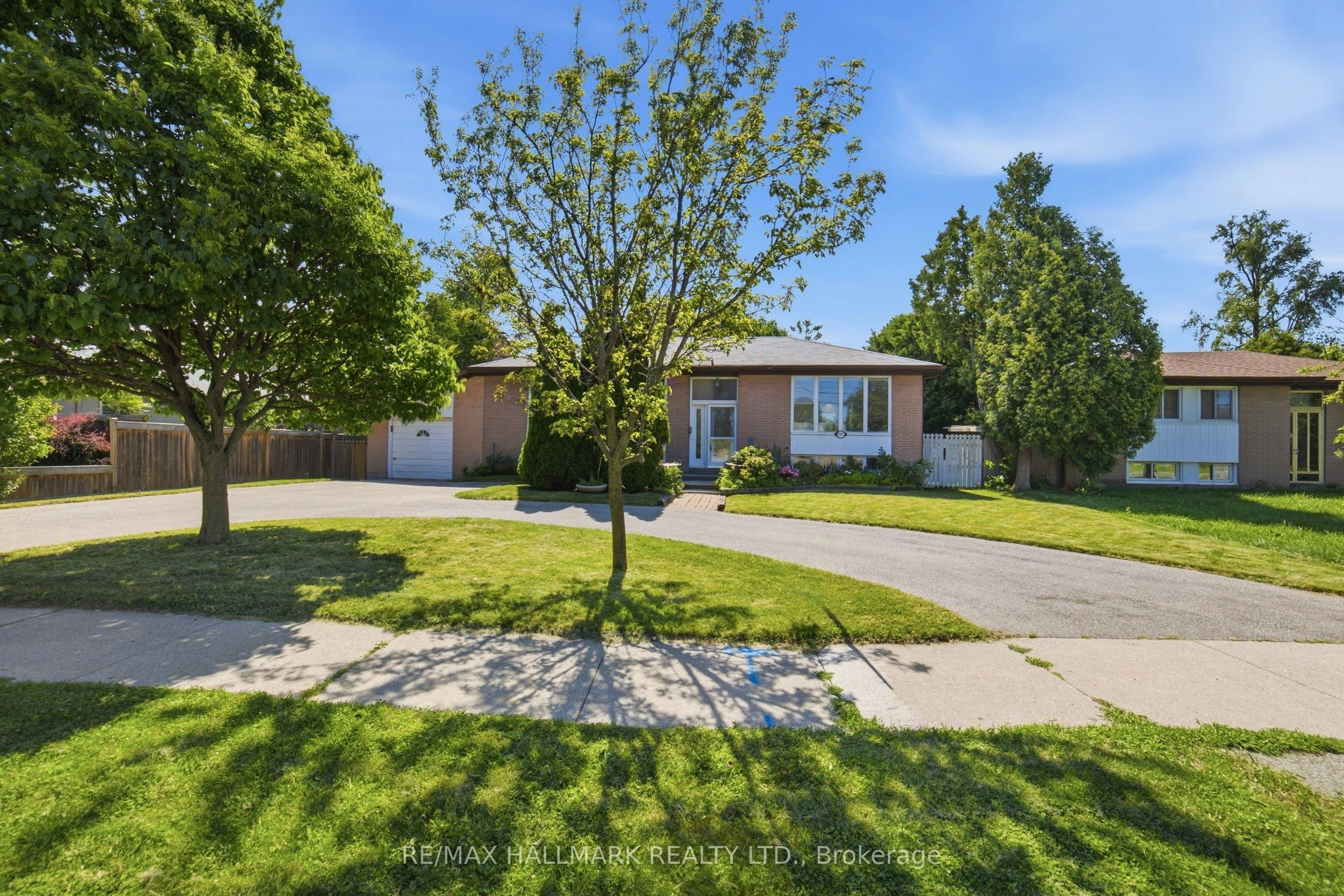 1392 Rebecca Street, Oakville, ON, L6L 1Z5