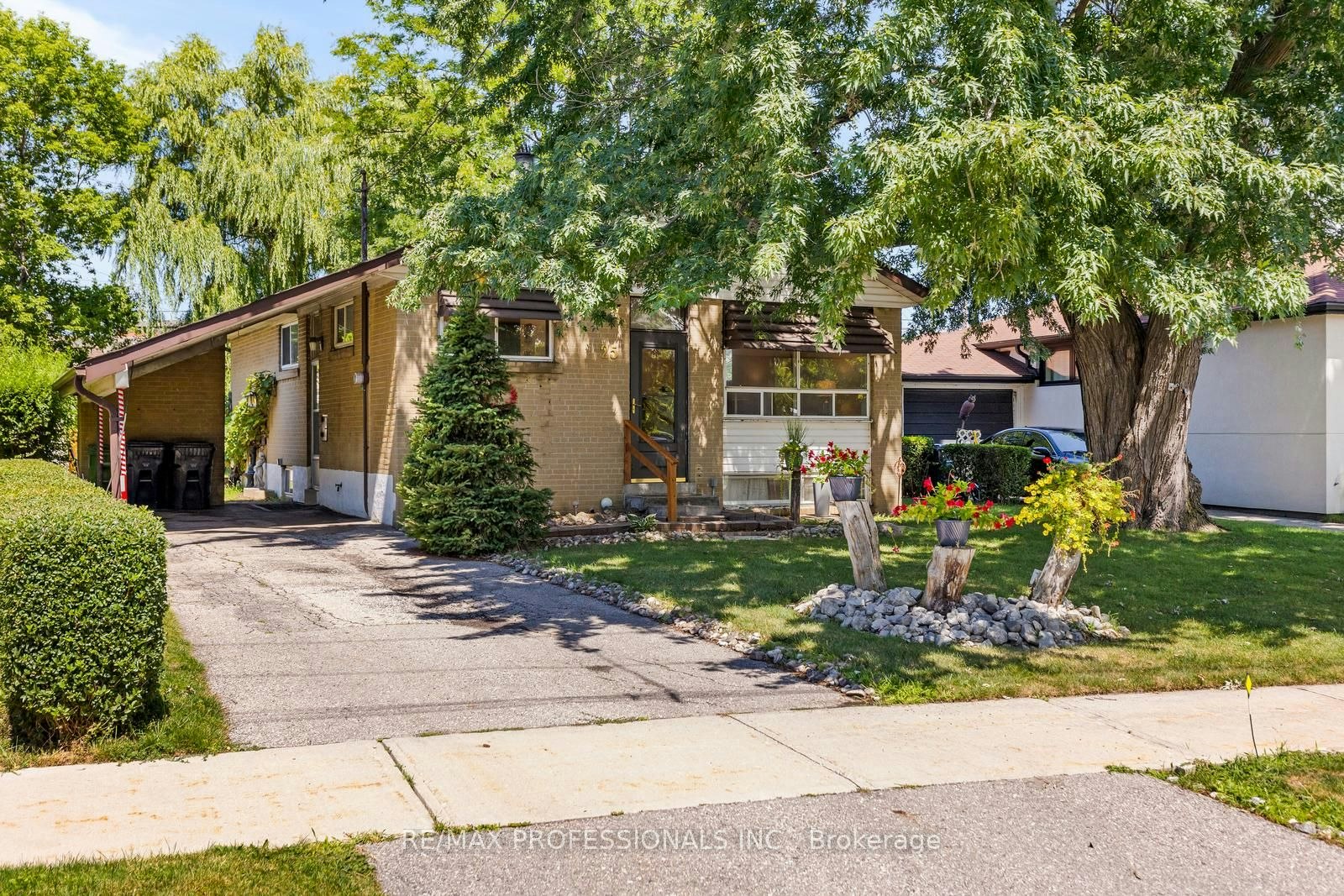 25 Hardwick Court, Toronto, ON, M9C 4G5