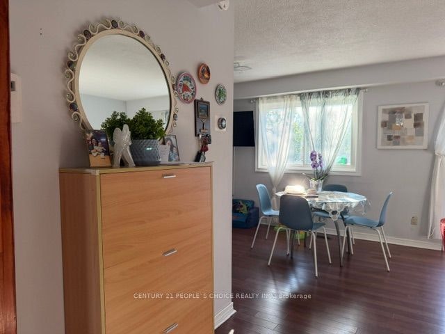 10 Juliana Square, Brampton, ON, L6S 2L4 - 3