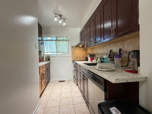 10 Juliana Square, Brampton, ON, L6S 2L4 - 9