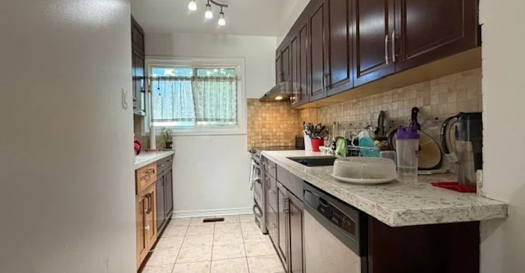 10 Juliana Square, Brampton, ON, L6S 2L4 - 9