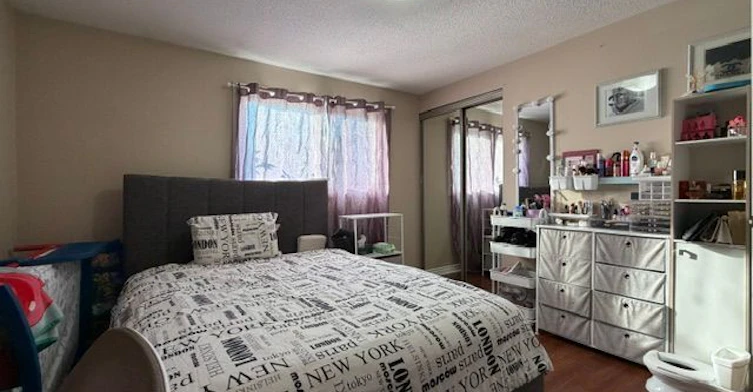10 Juliana Square, Brampton, ON, L6S 2L4 - 10