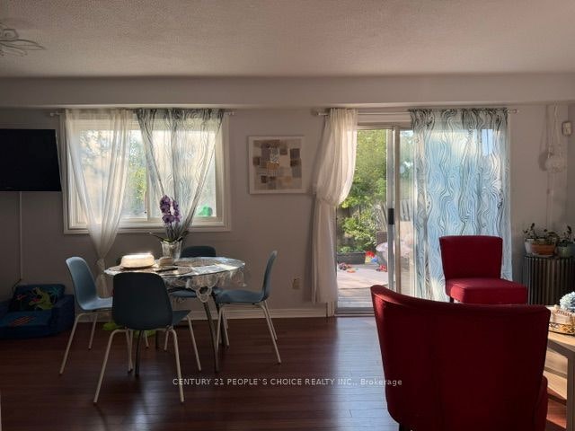 10 Juliana Square, Brampton, ON, L6S 2L4 - 4