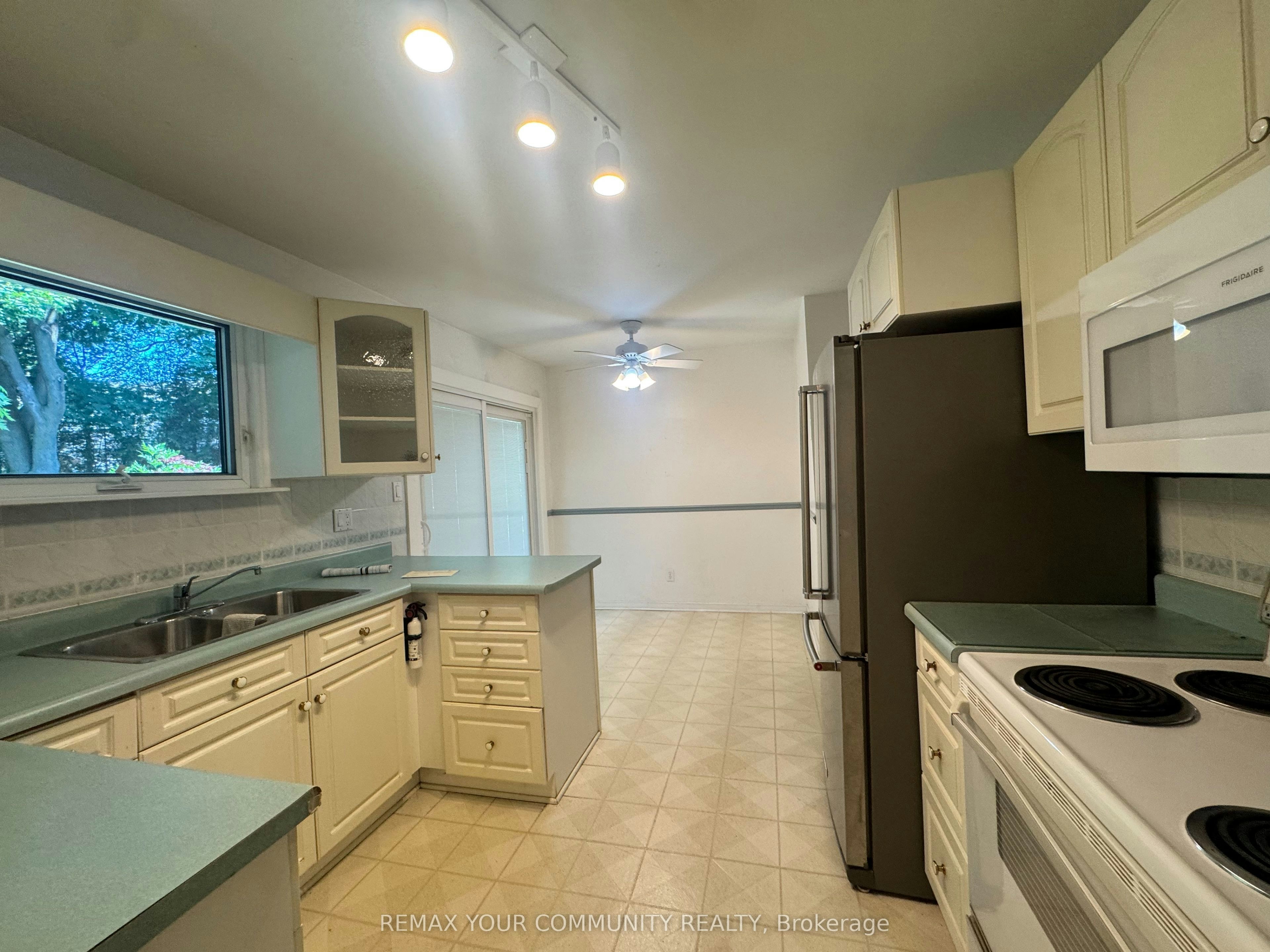 2063 Waters Edge Drive, Oakville, ON, L6L 1A3 - 7
