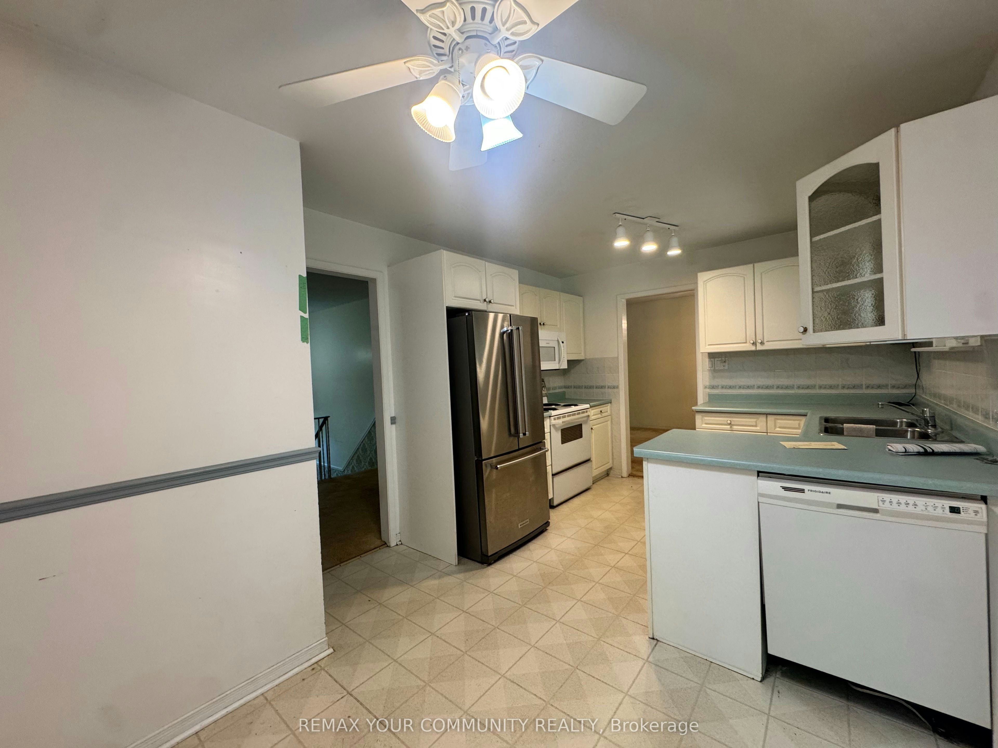 2063 Waters Edge Drive, Oakville, ON, L6L 1A3 - 8