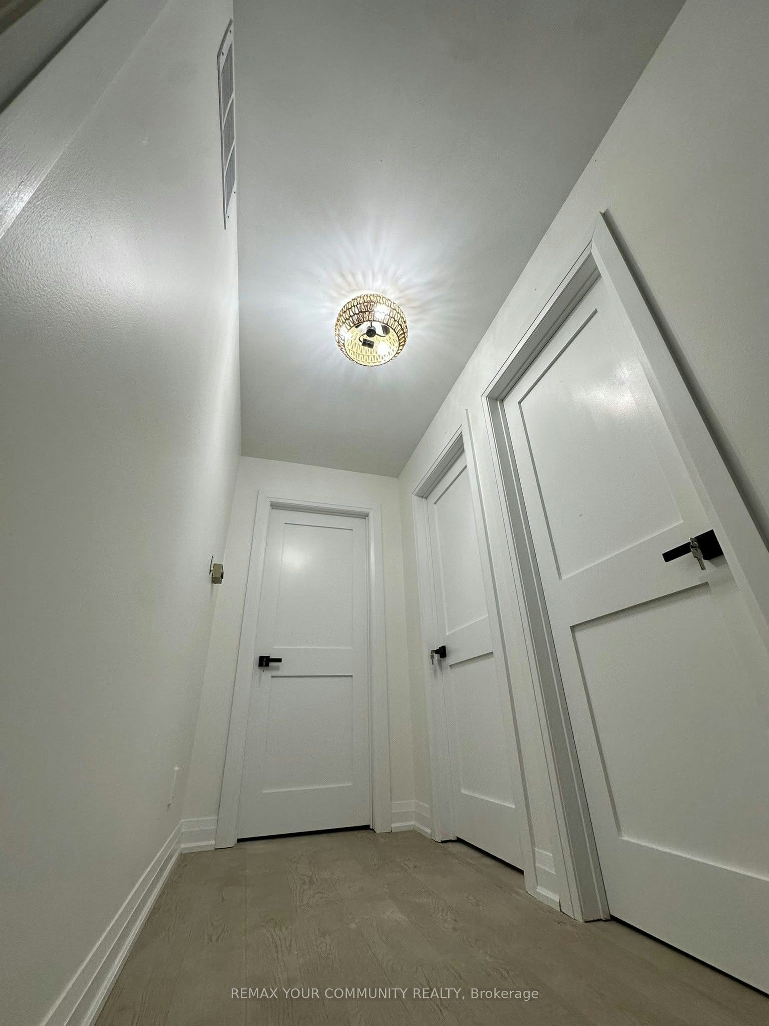 2063 Waters Edge Drive, Oakville, ON, L6L 1A3 5