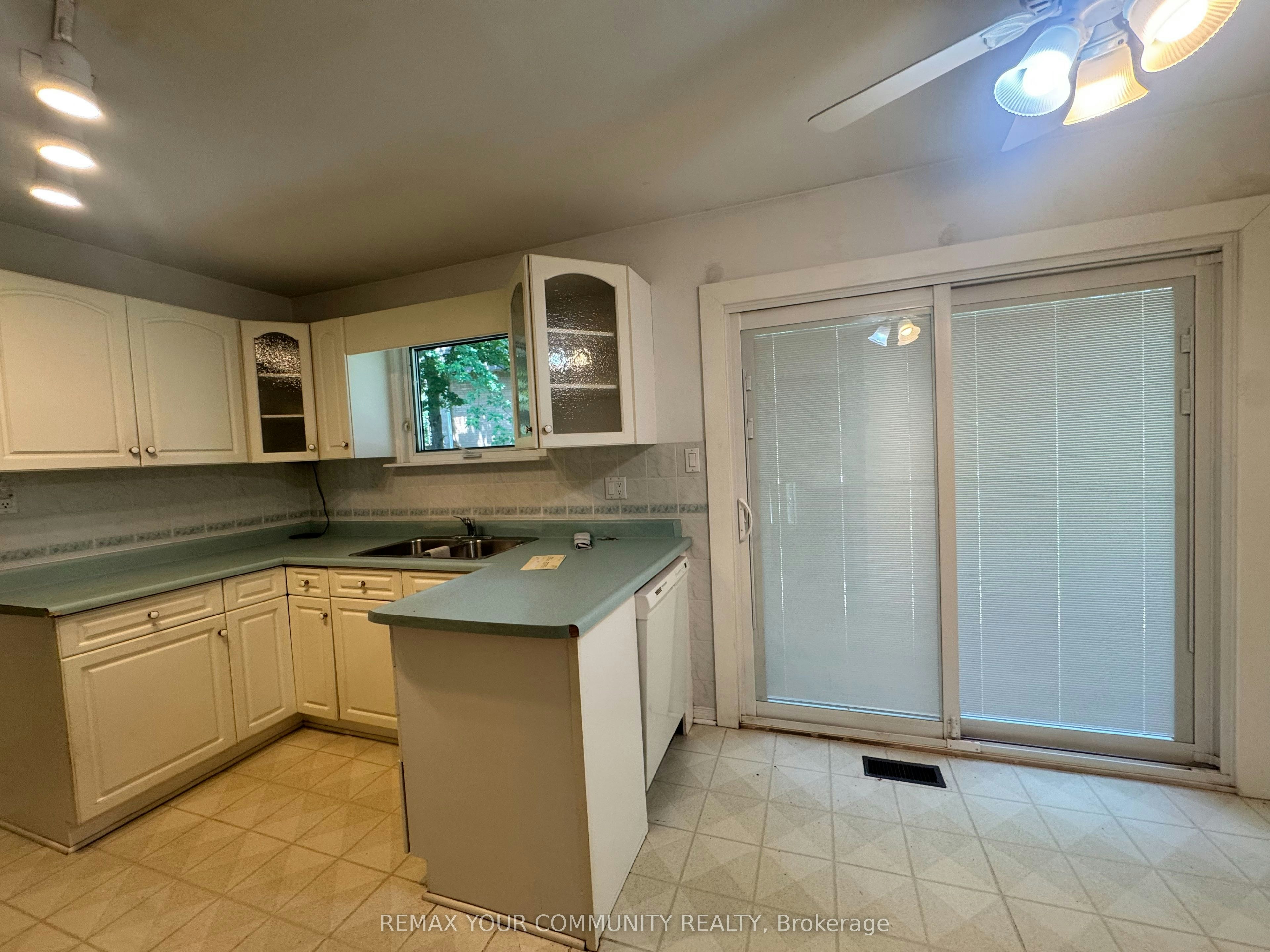 2063 Waters Edge Drive, Oakville, ON, L6L 1A3 - 9