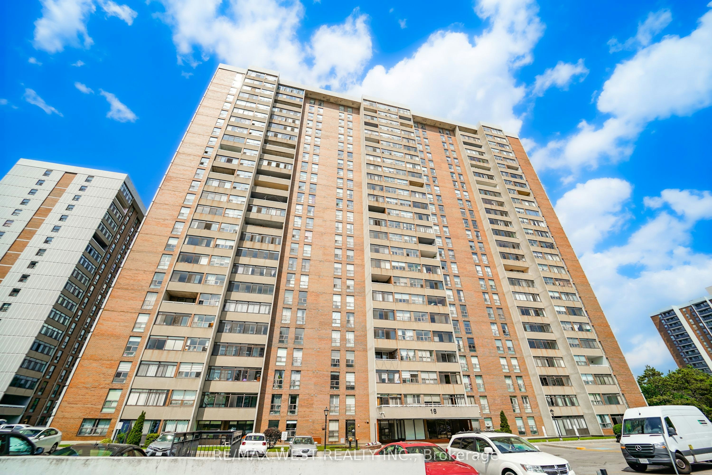 1604-18 Knightsbridge Road, Brampton, ON, L6T 3X5