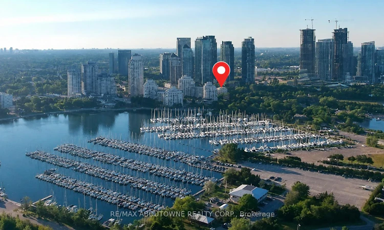 712-2261 Lakeshore Boulevard W