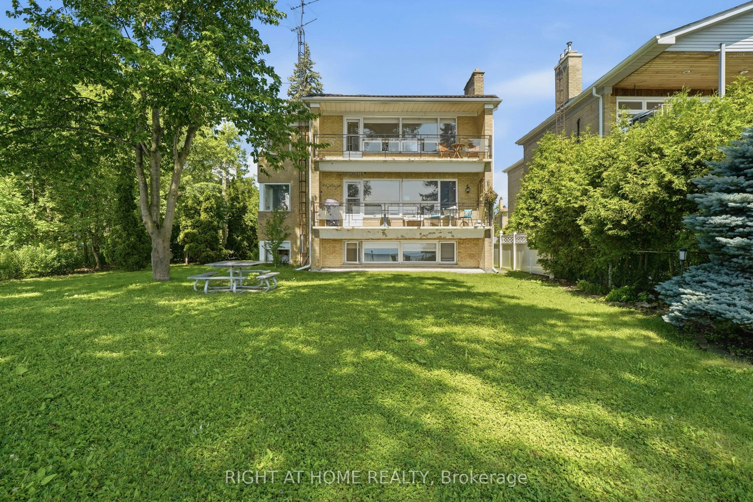 3 Carlis Place, Mississauga, ON, L5G 1A8 - 2