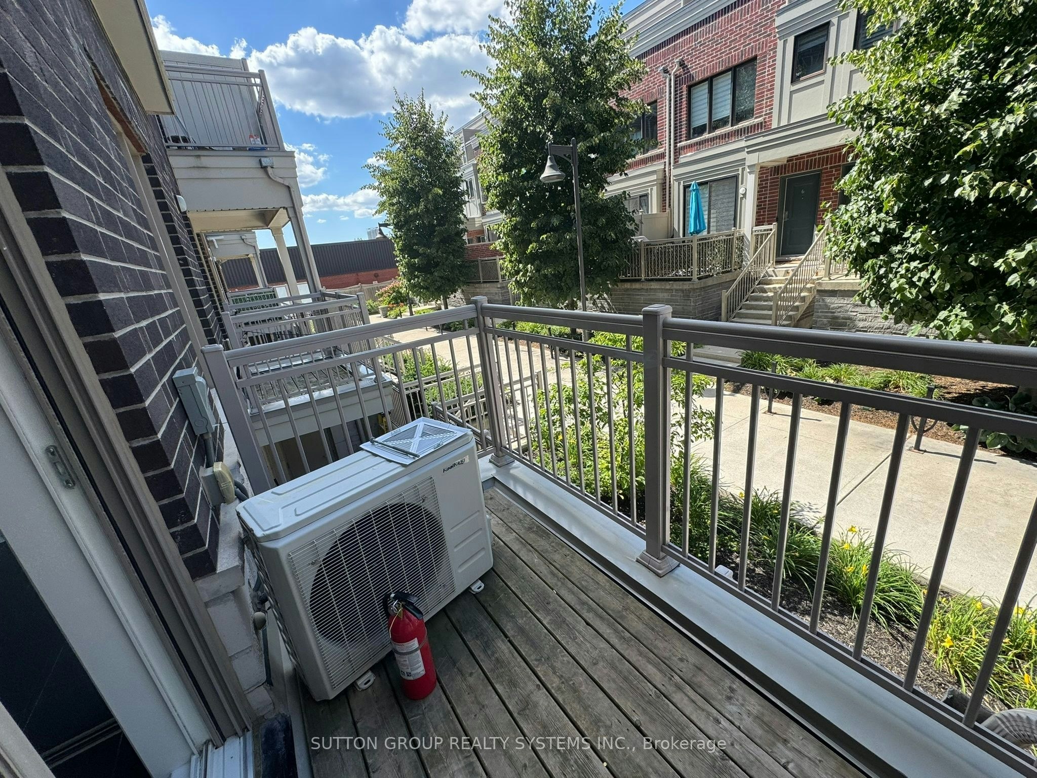 10-90 Eastwood Park Gardens, Toronto, ON, M8W 0B2 - 3