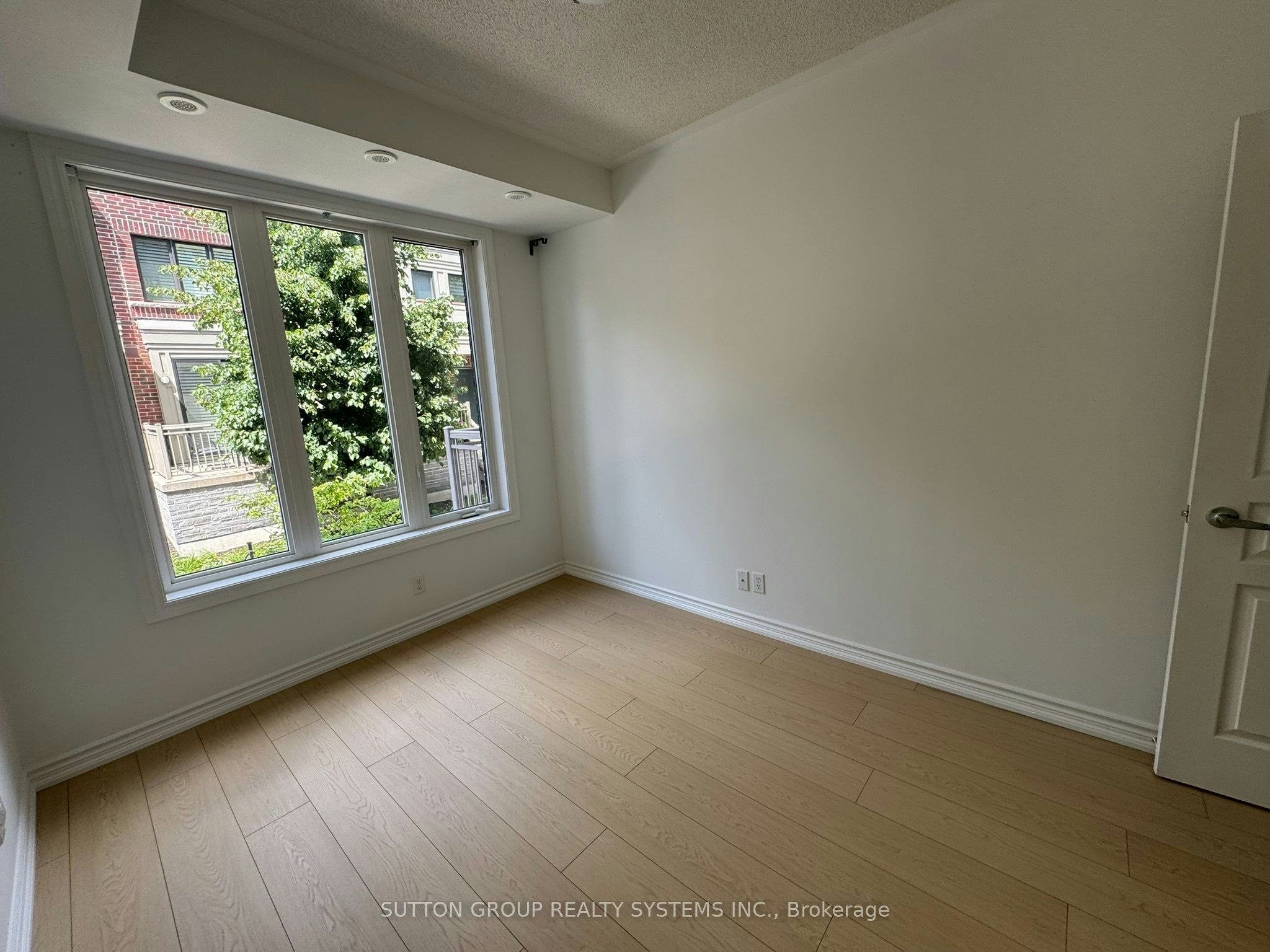 10-90 Eastwood Park Gardens, Toronto, ON, M8W 0B2 - 7
