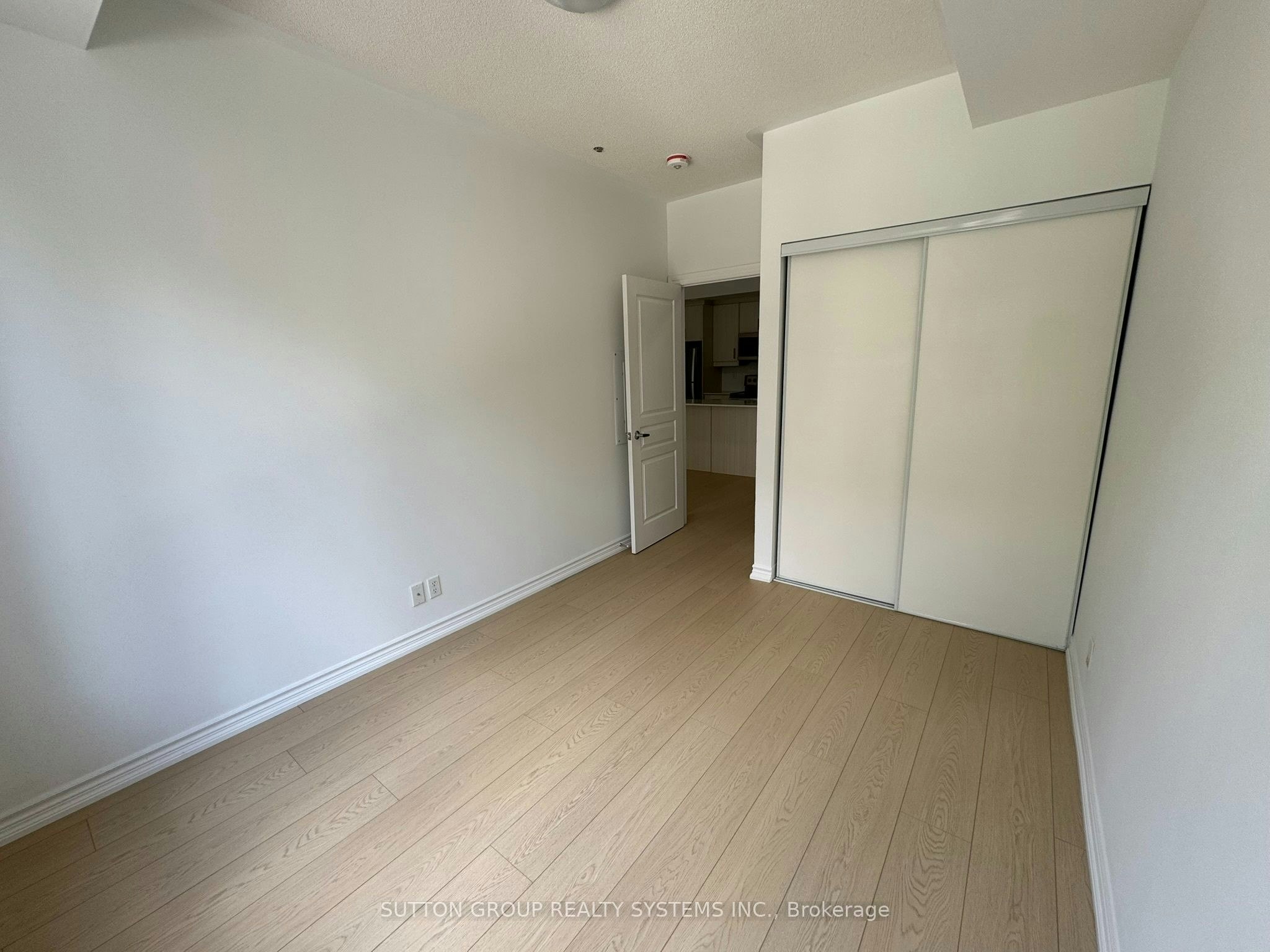 10-90 Eastwood Park Gardens, Toronto, ON, M8W 0B2 - 9