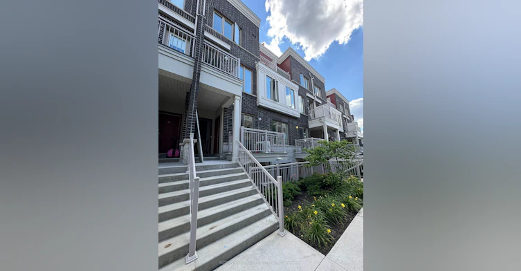 10-90 Eastwood Park Gardens, Toronto, ON, M8W 0B2