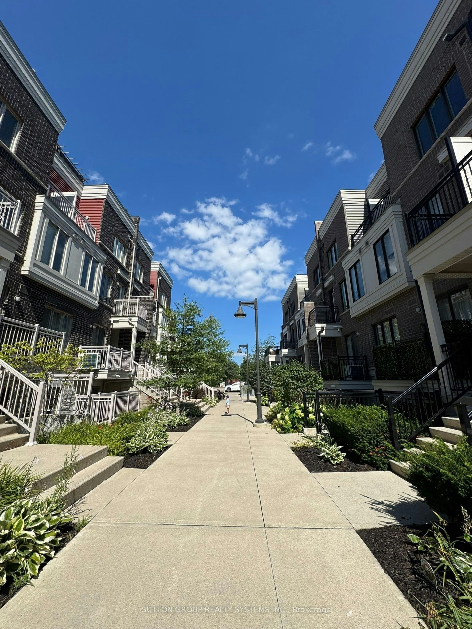 10-90 Eastwood Park Gardens, Toronto, ON, M8W 0B2 - 12