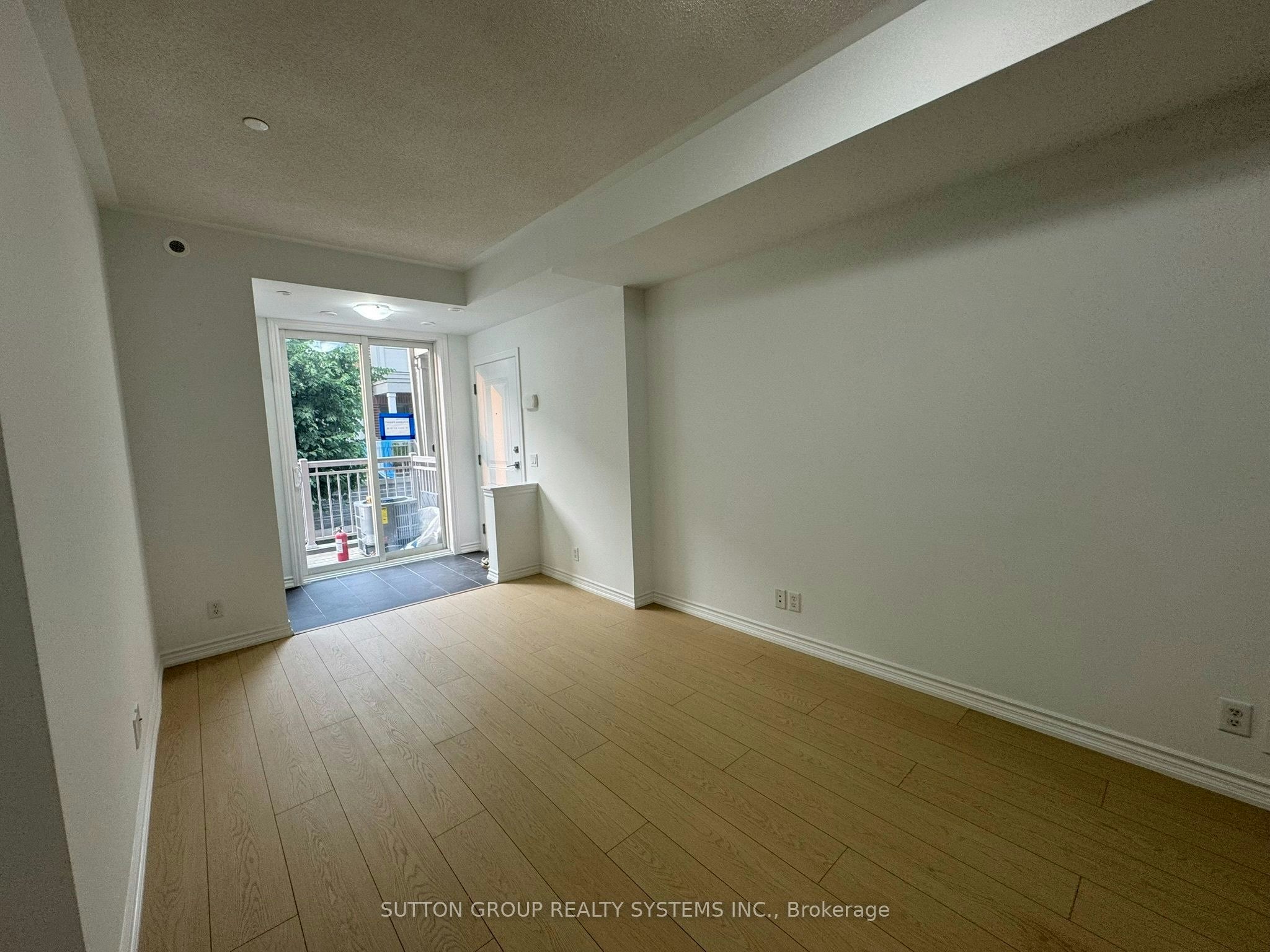 10-90 Eastwood Park Gardens, Toronto, ON, M8W 0B2 - 4