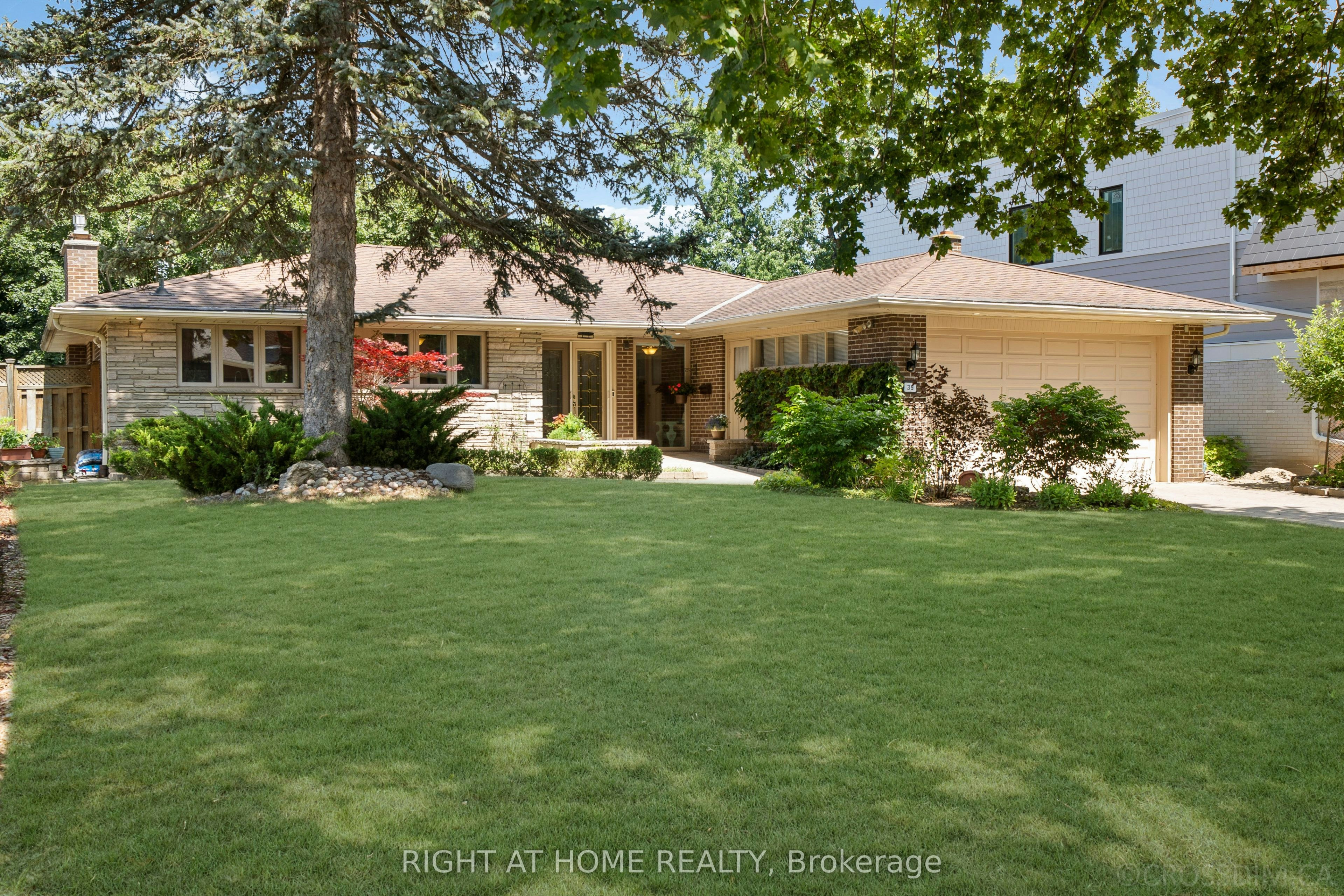 39 Grovetree Road, Toronto, ON, M9V 2Y4