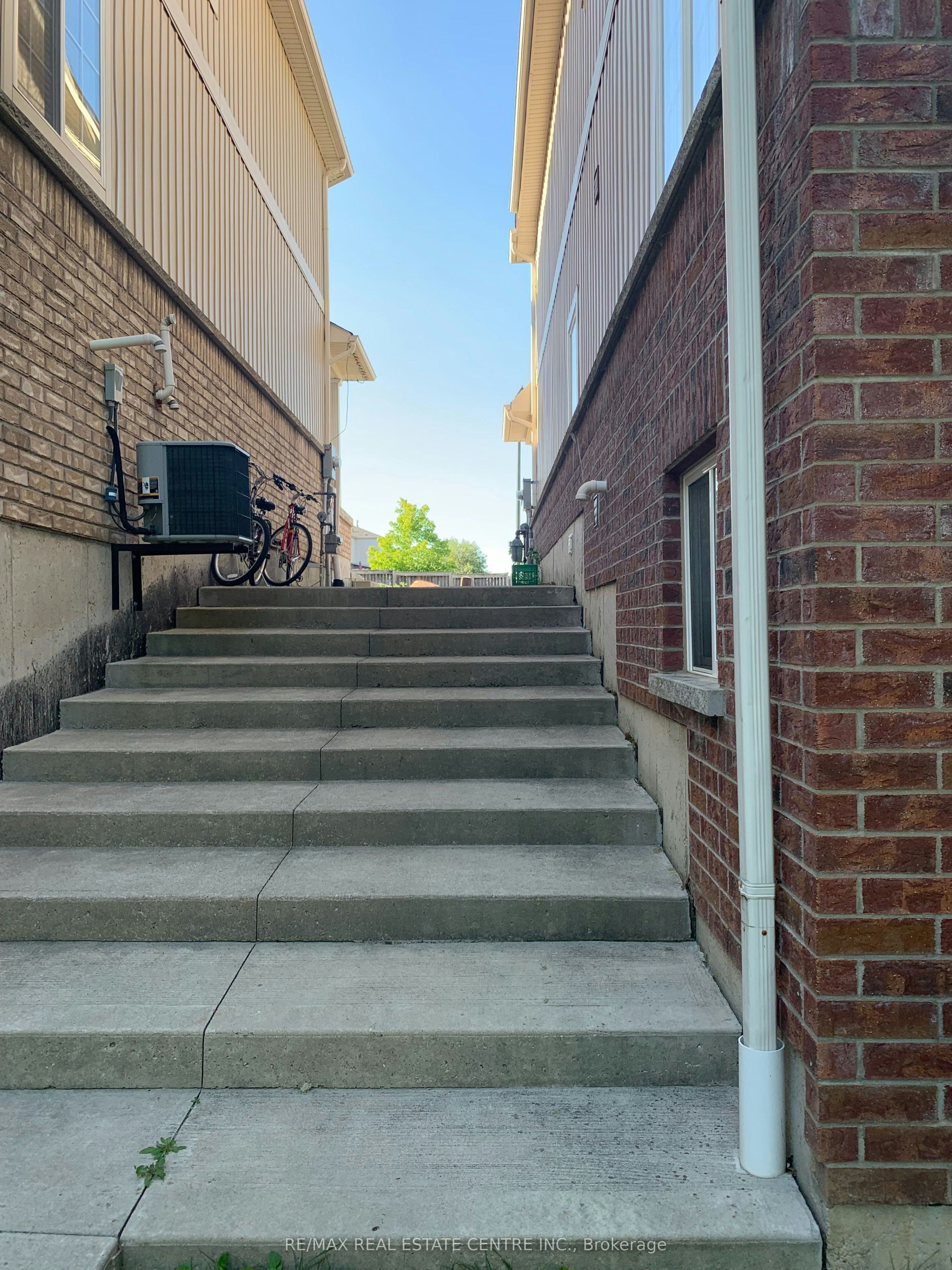 Lower-54 Victor Large Way, Orangeville, ON, L9W 0B6 - 3