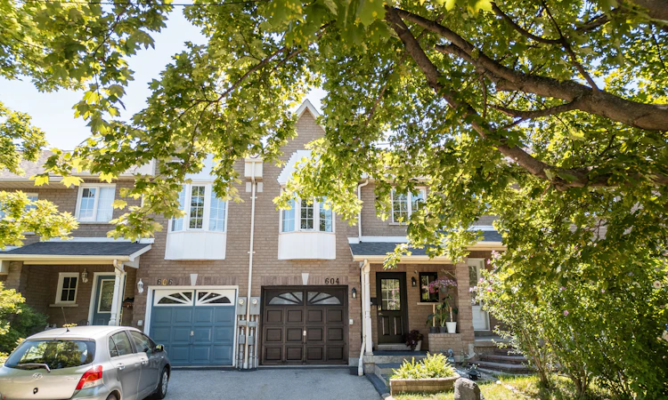 604 Lumberton Crescent