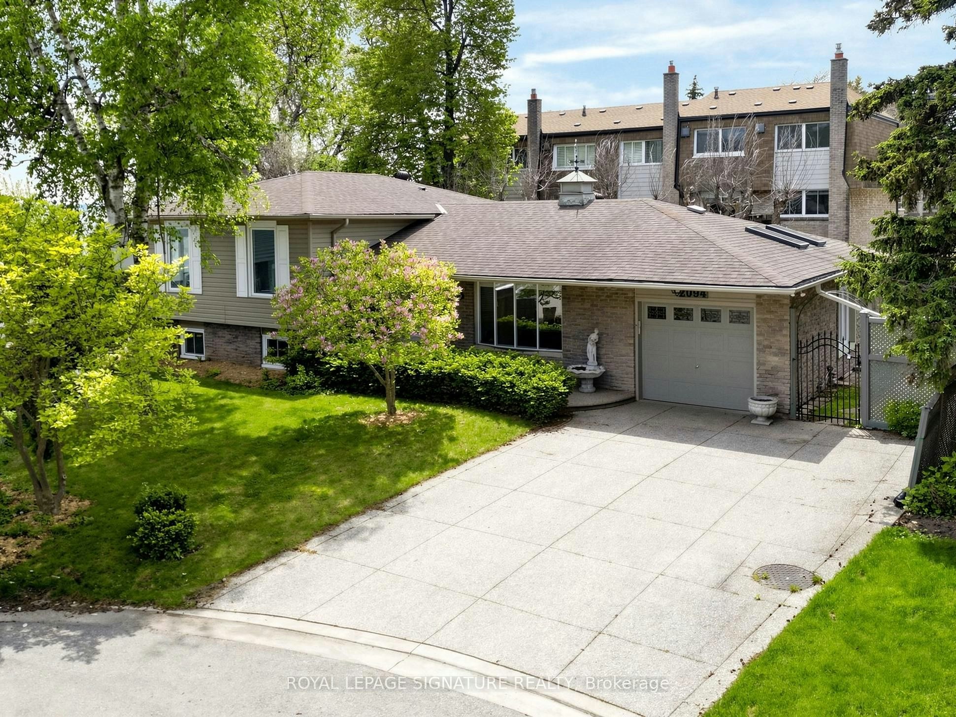 2094 Water's Edge Drive, Oakville, ON, L6L 1A4