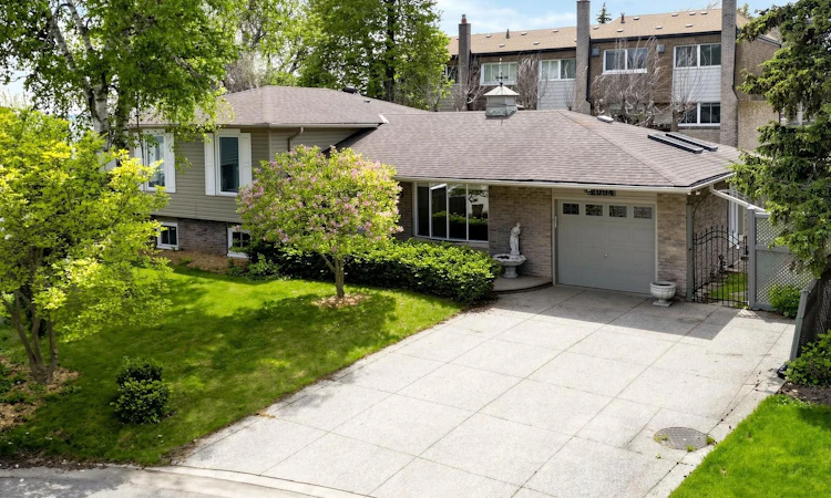 2094 Water's Edge Drive