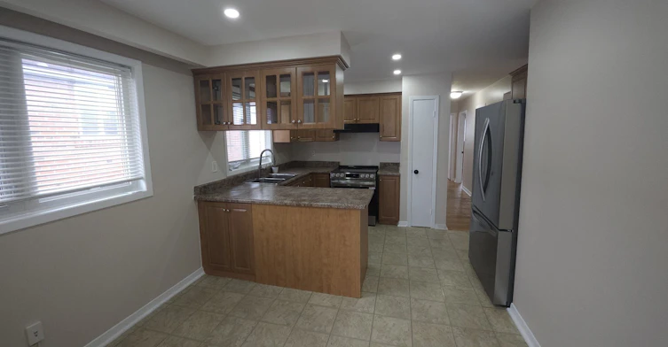30 Picaro Drive, Toronto, ON, M3N 2B5 - 4