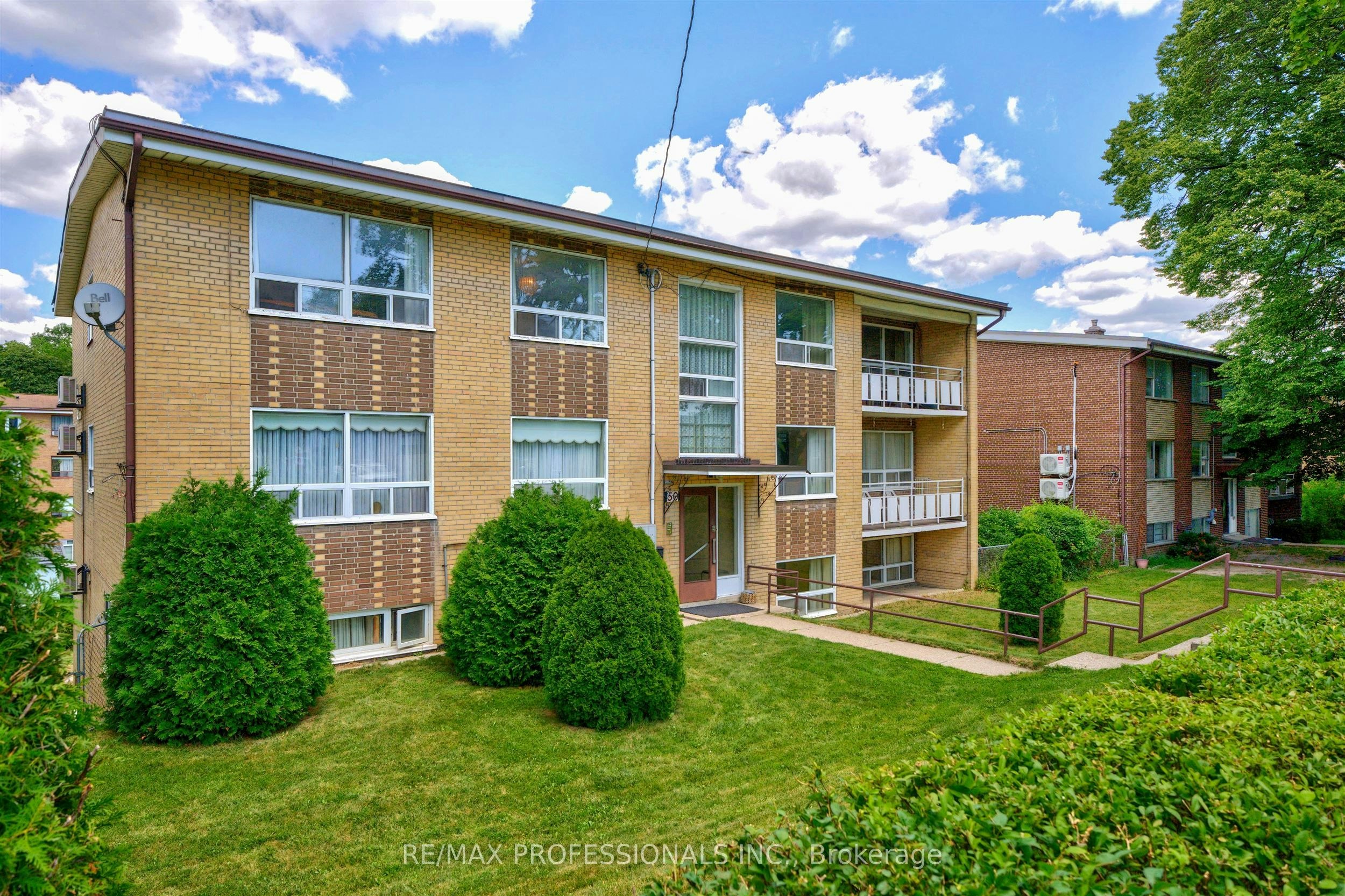 50 Waniska Avenue, Toronto, ON, M8Y 1P9