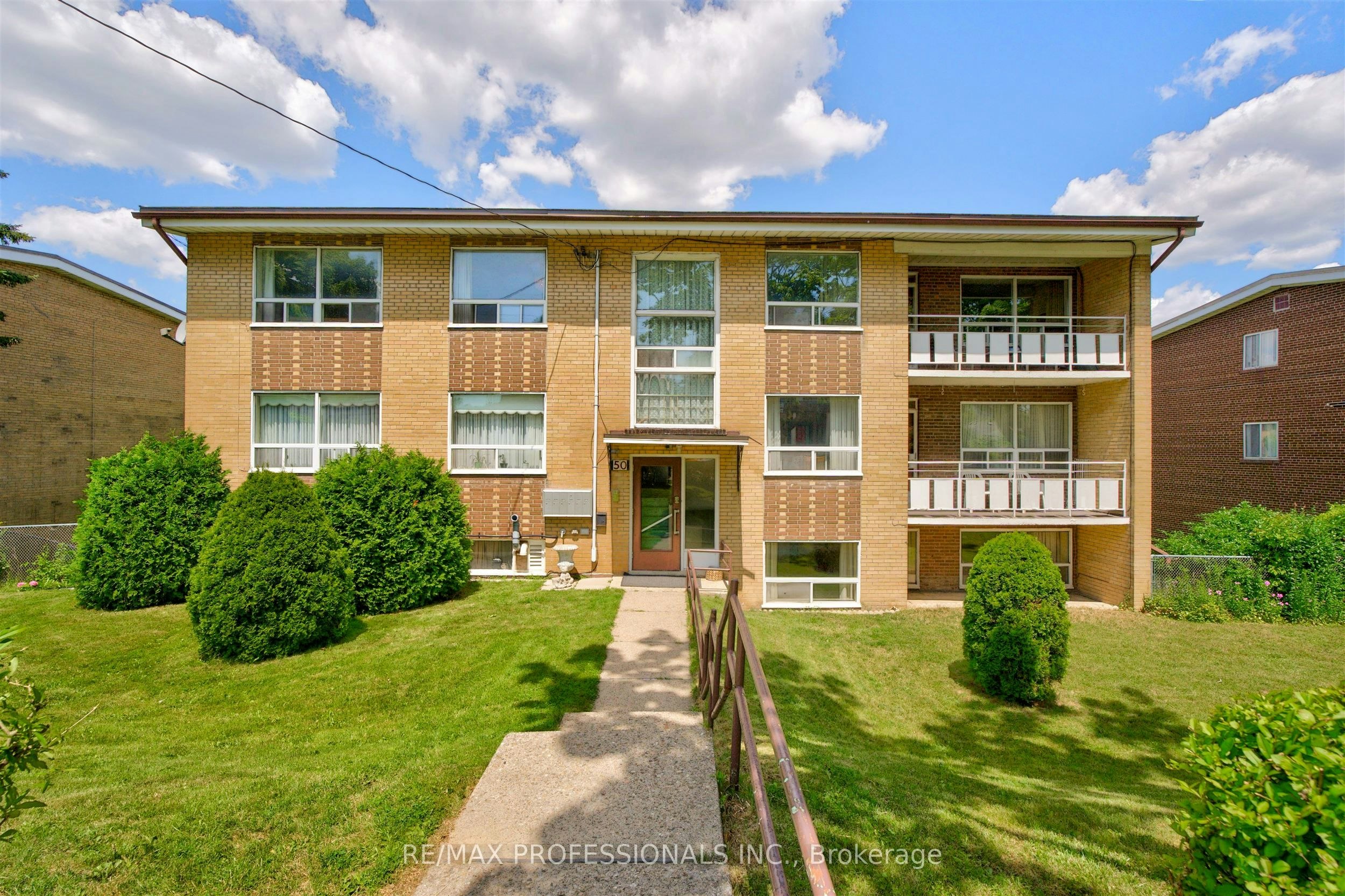 50 Waniska Avenue, Toronto, ON, M8Y 1P9