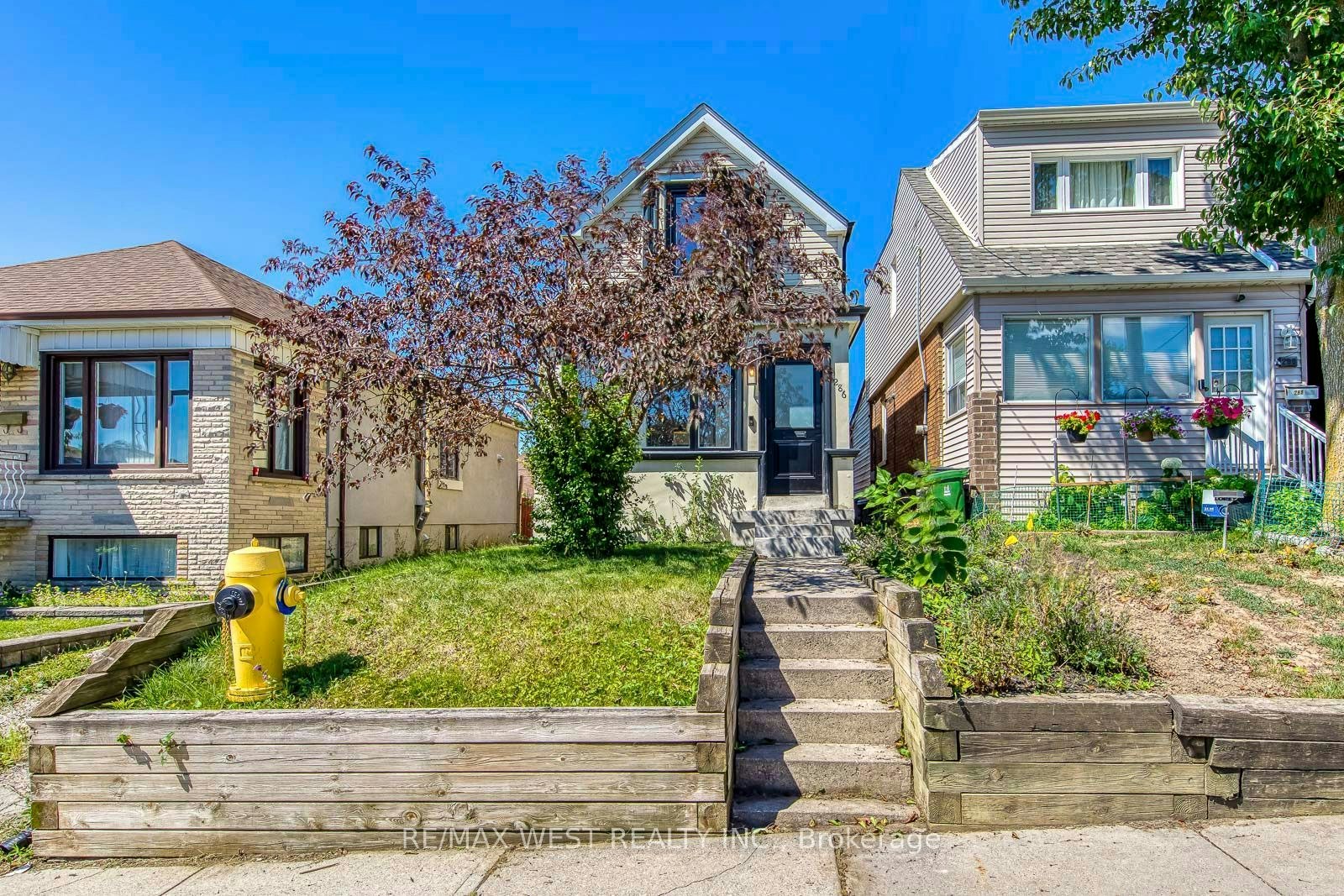 286 Gilbert Avenue, Toronto, ON, M6E 4W7
