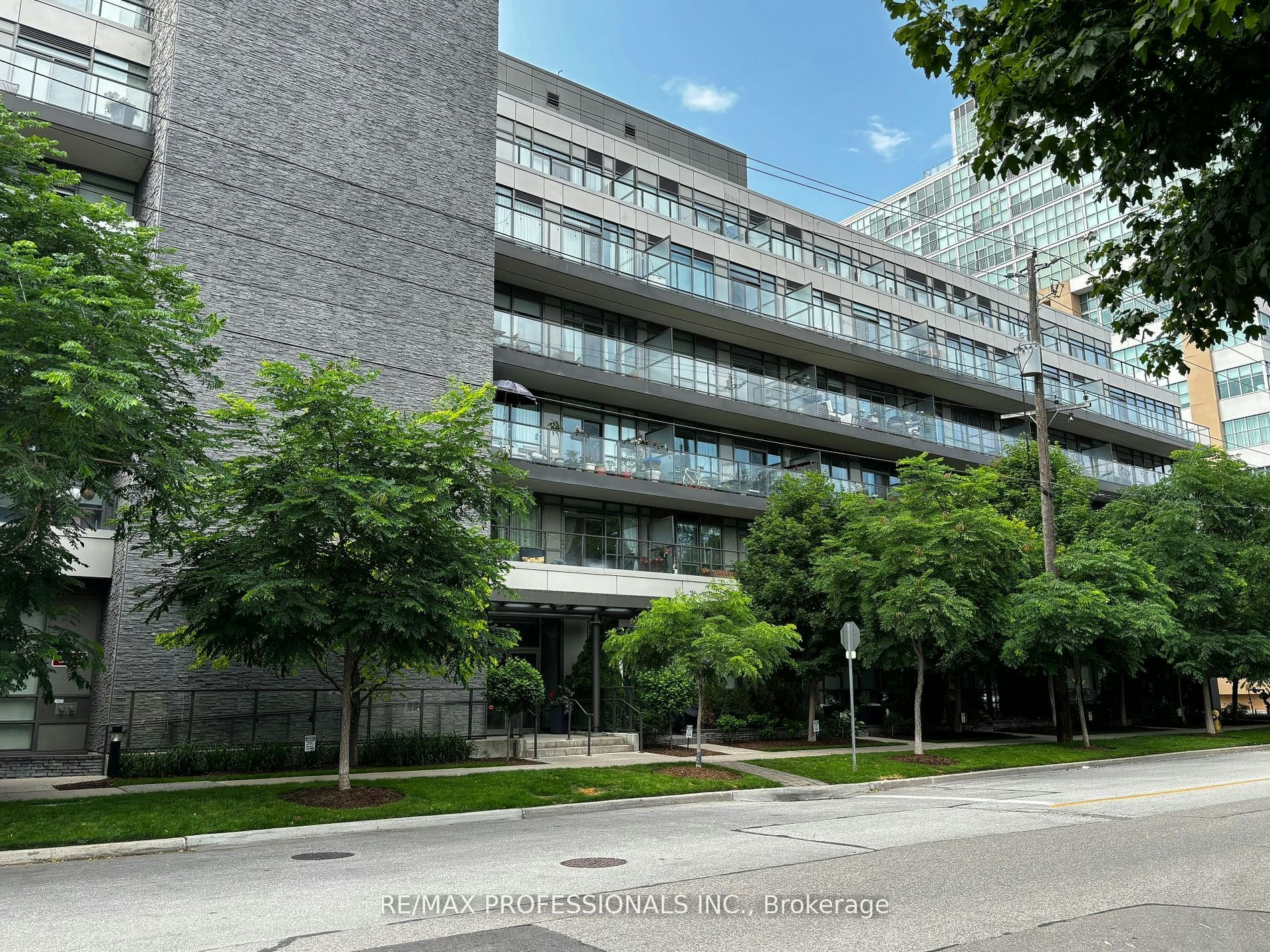 616-8 Fieldway Road, Toronto, ON, M8Z 0C3