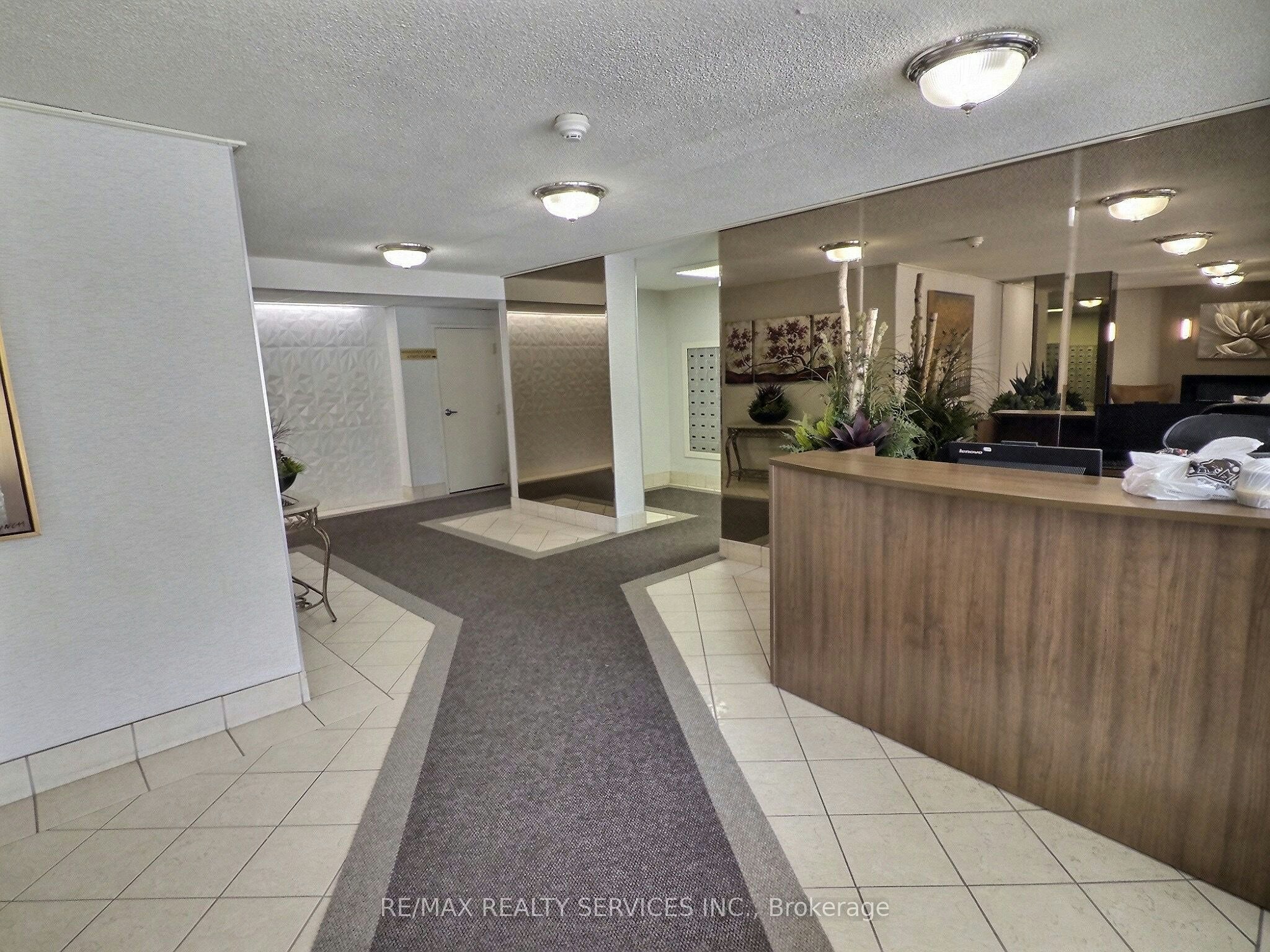 1812-18 Knightsbridge Road, Brampton, ON, L6T 3X5 - 4