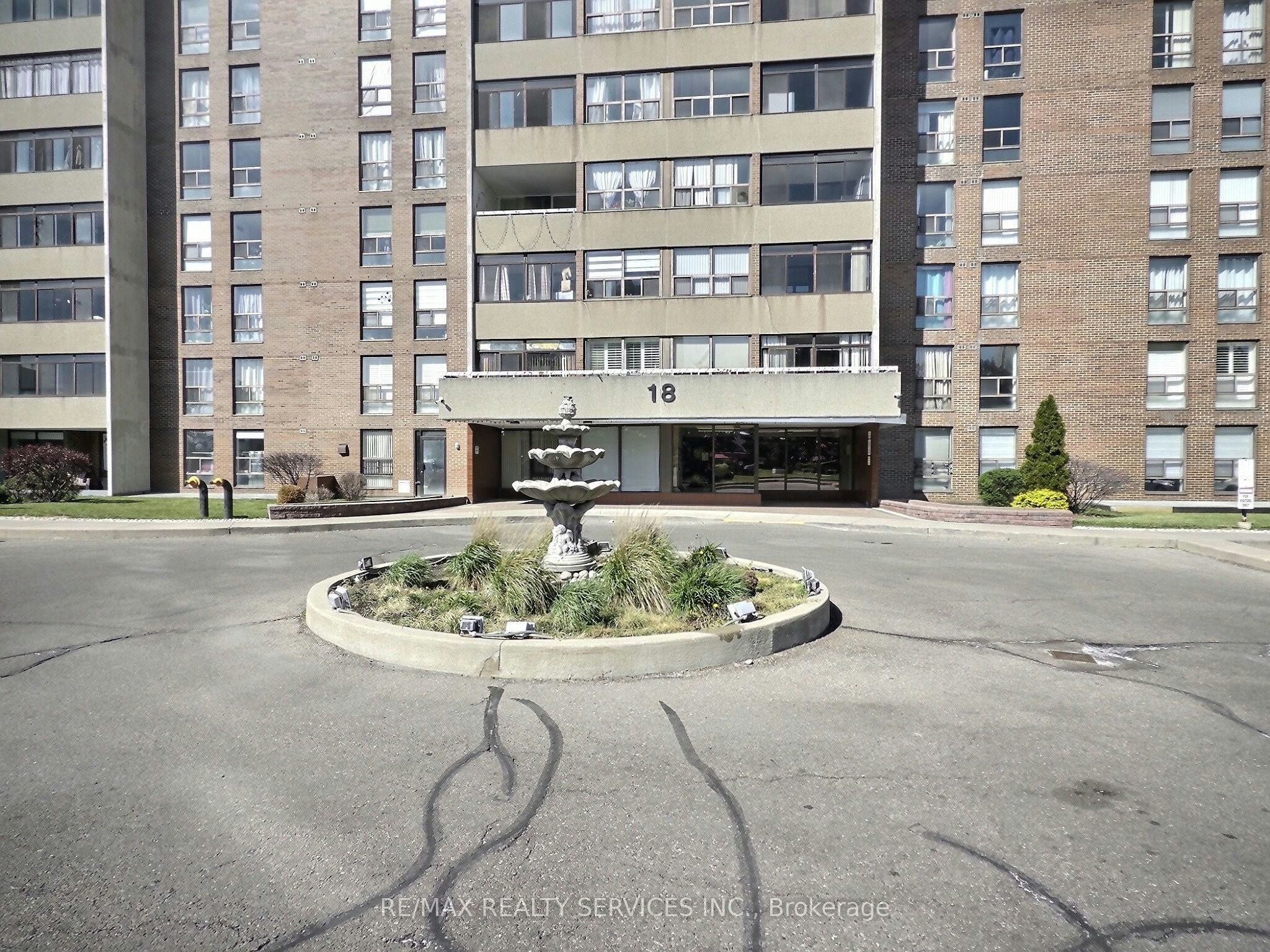 1812-18 Knightsbridge Road, Brampton, ON, L6T 3X5 - 2