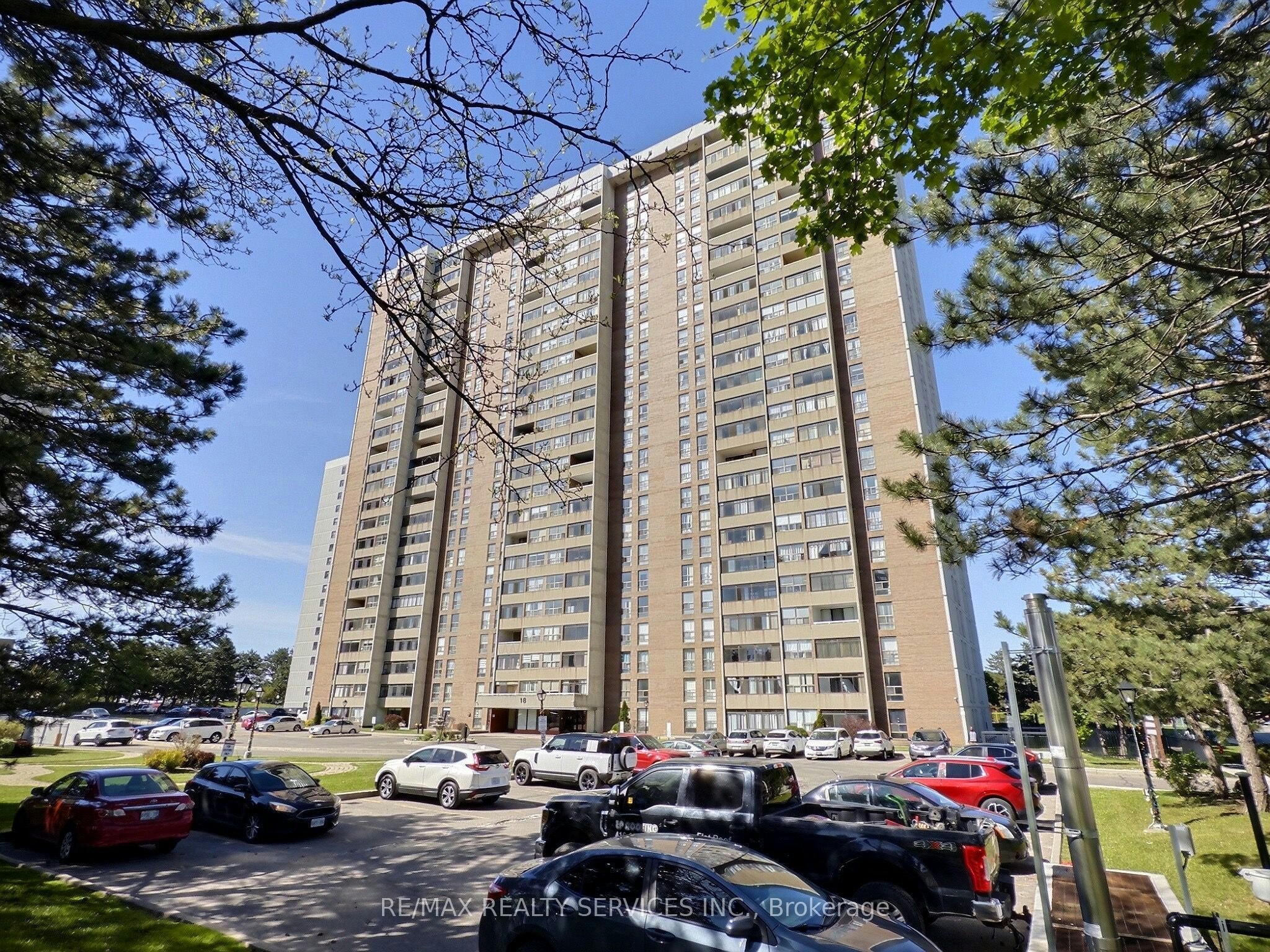 1812-18 Knightsbridge Road, Brampton, ON, L6T 3X5