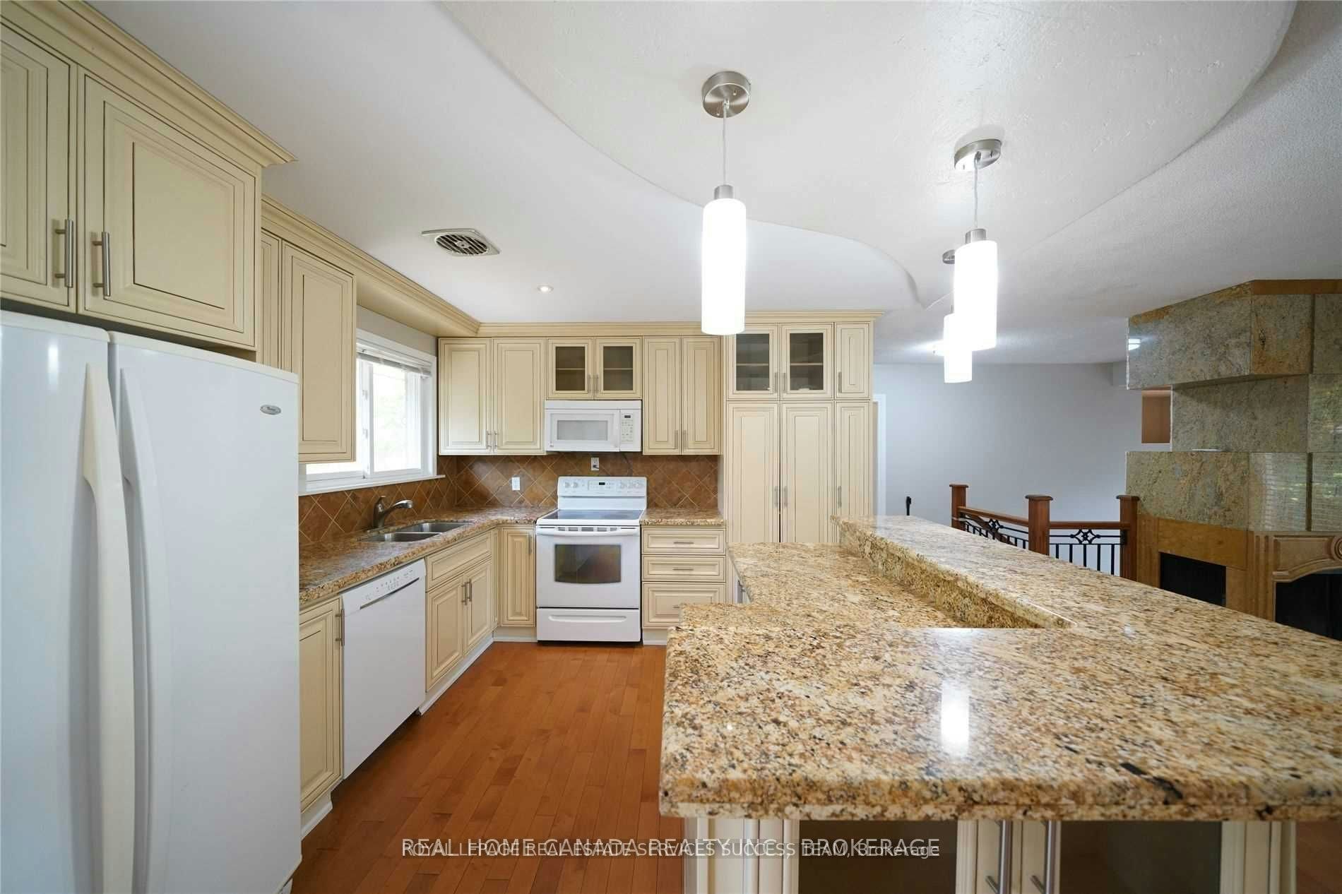 1195 Holton Heights Drive, Oakville, ON, L6H 2E6 - 6