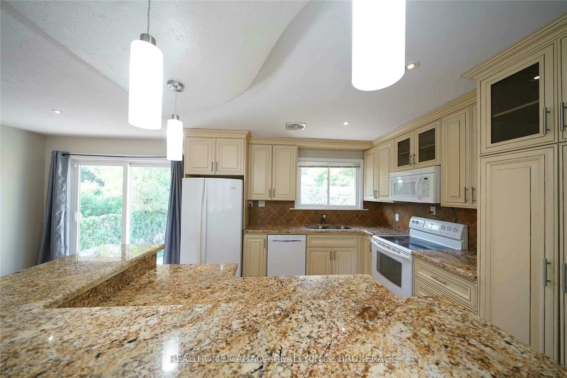 1195 Holton Heights Drive, Oakville, ON, L6H 2E6 - 5