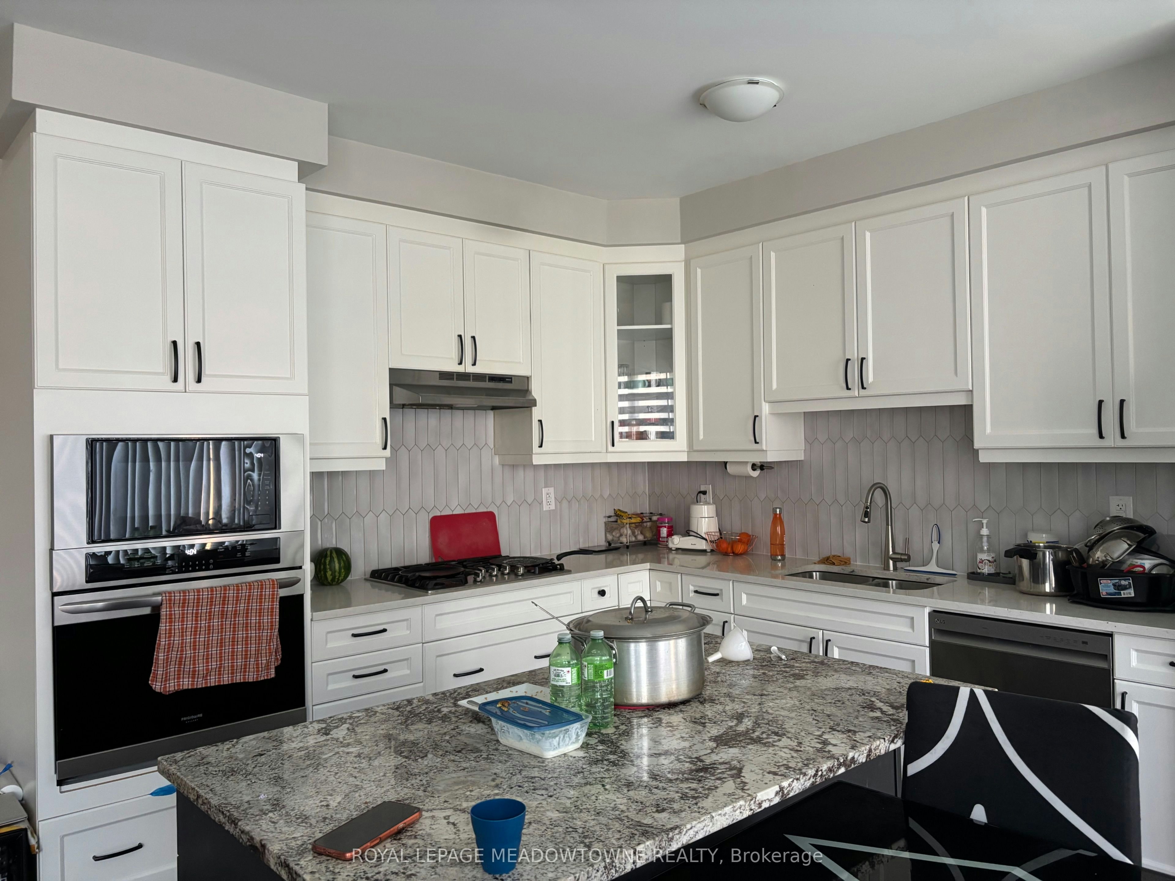 523 Bellflower Court, Milton, ON, L9E 1W5 - 4