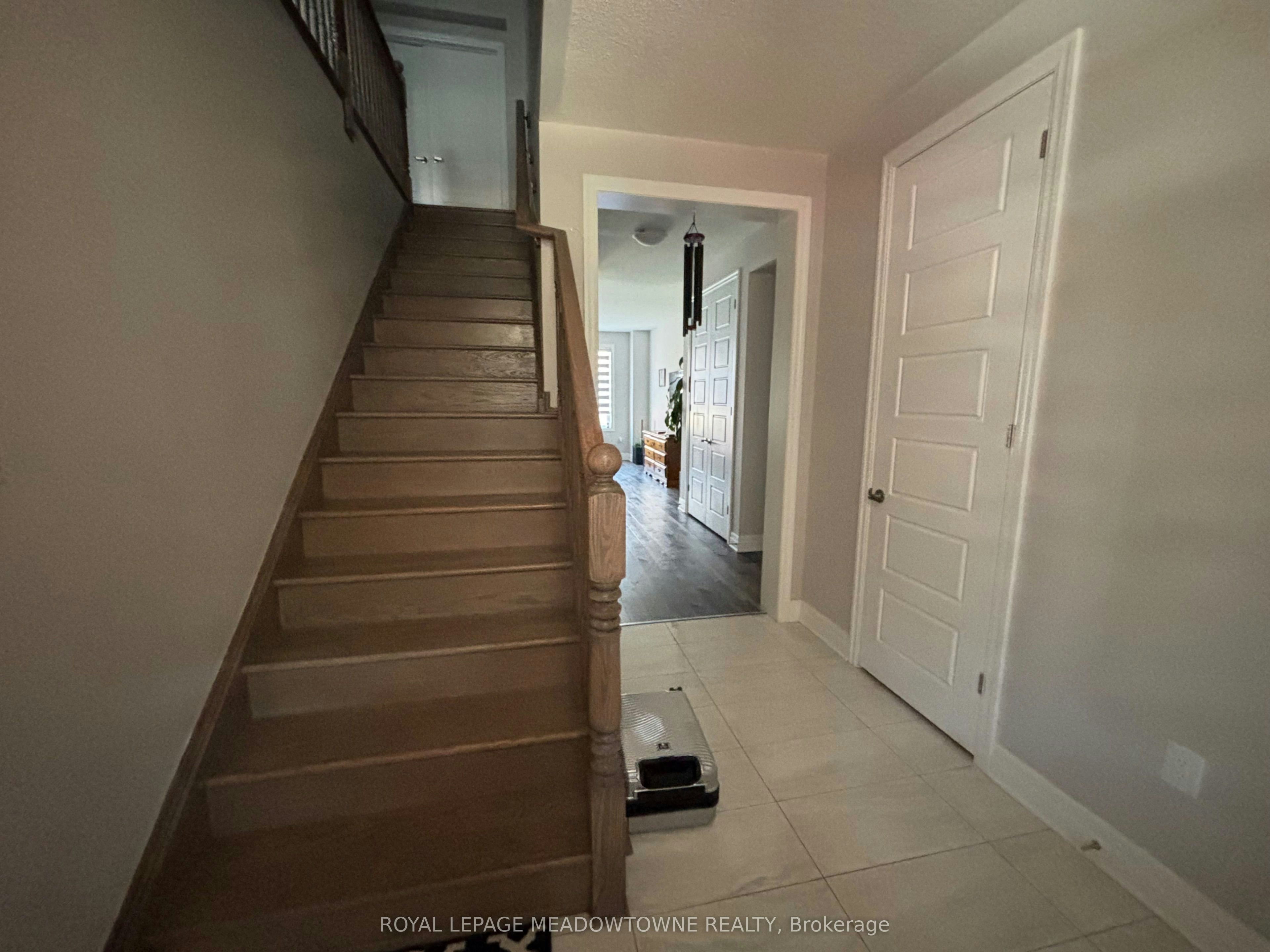 523 Bellflower Court, Milton, ON, L9E 1W5 - 2