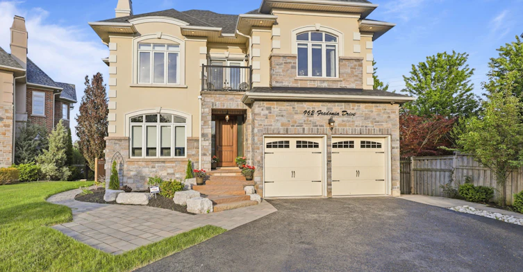 BSMT-962 Fredonia Drive, Mississauga, ON, L5C 2W4