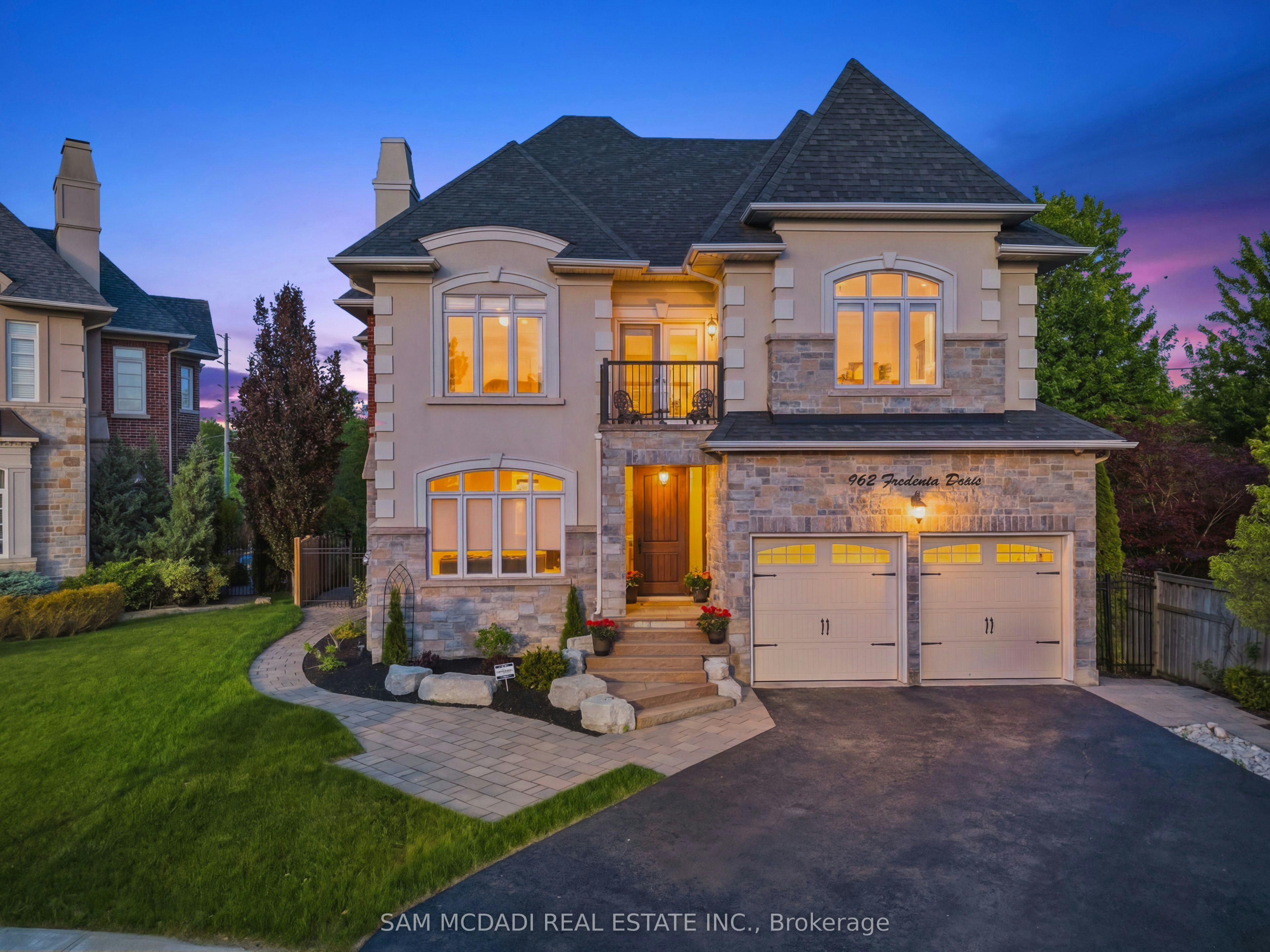 BSMT-962 Fredonia Drive, Mississauga, ON, L5C 2W4 - 2