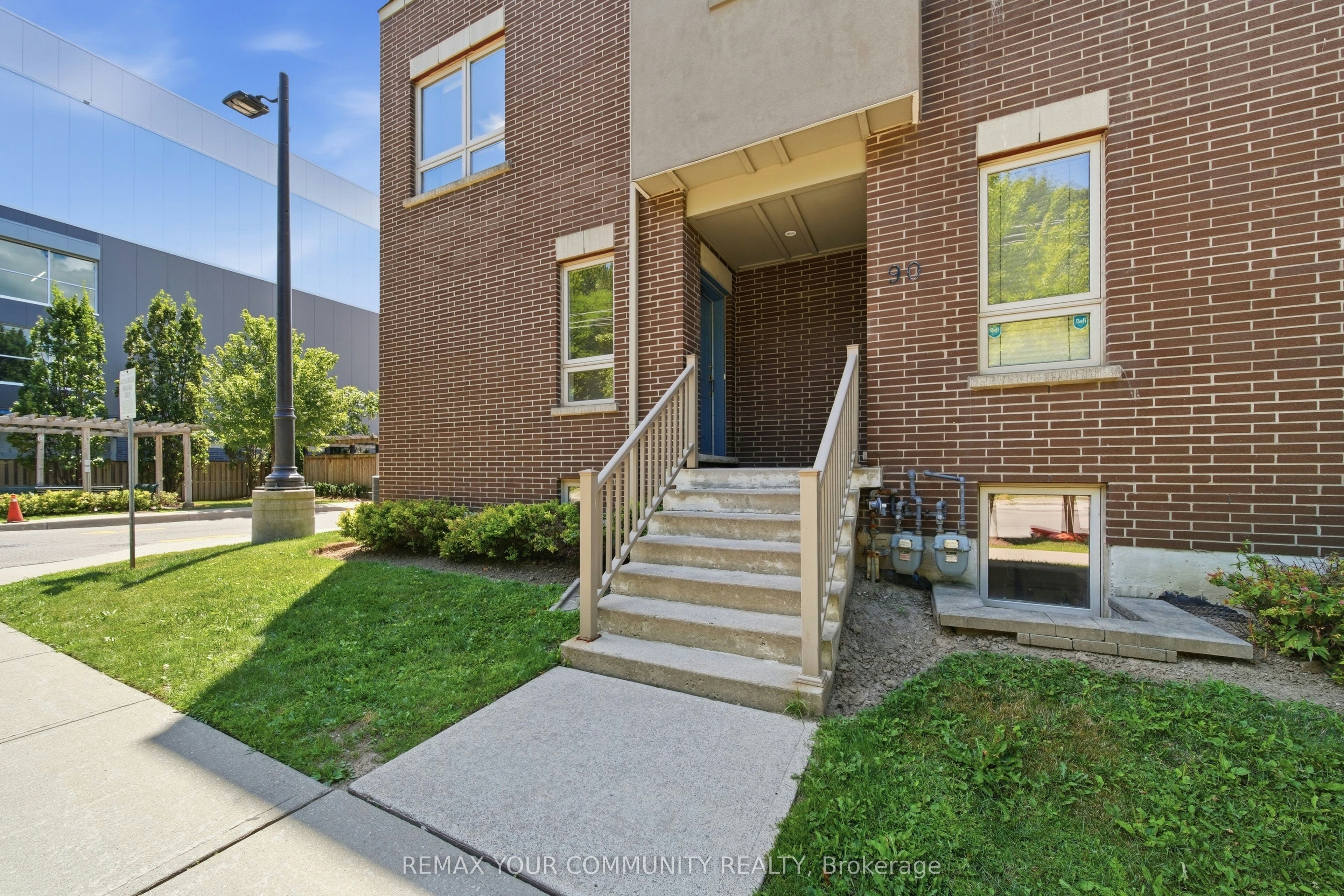 2-90 Caledonia Park Road, Toronto, ON, M6H 0B1