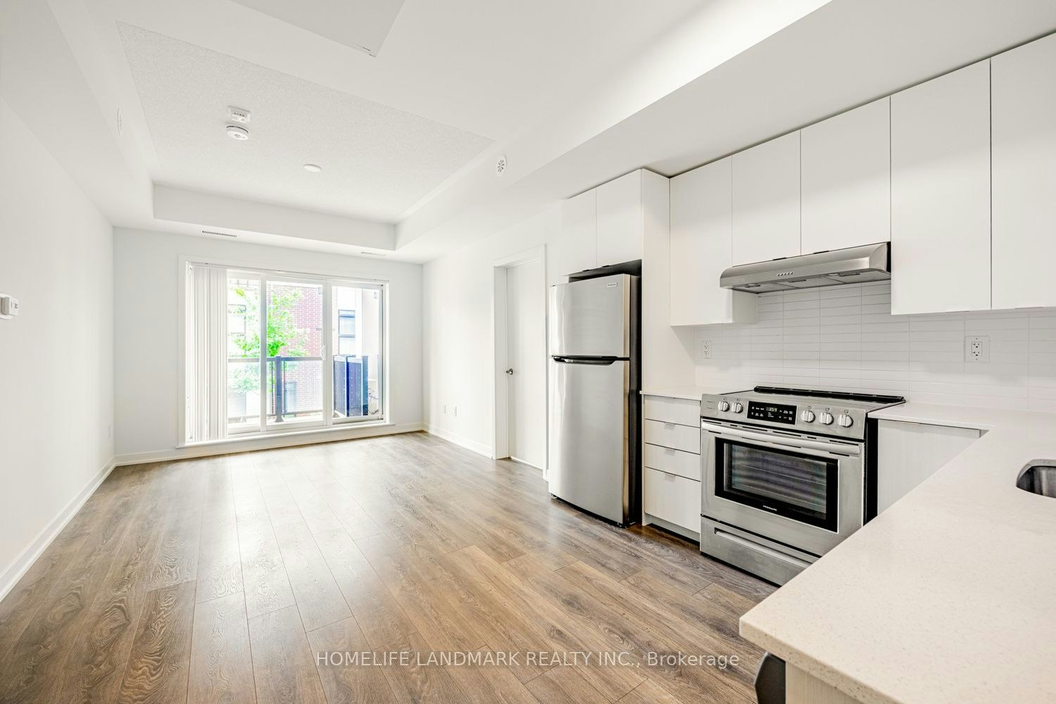 201-120 Canon Jackson Drive, Toronto, ON, M6M 0B8 - 4