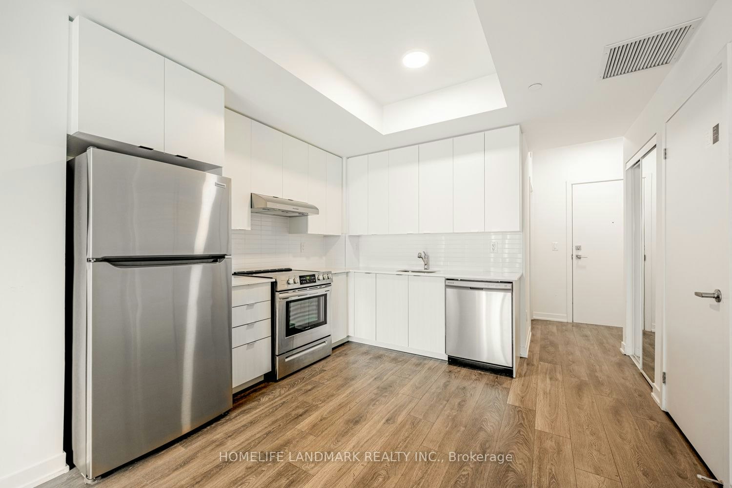 201-120 Canon Jackson Drive, Toronto, ON, M6M 0B8 - 7