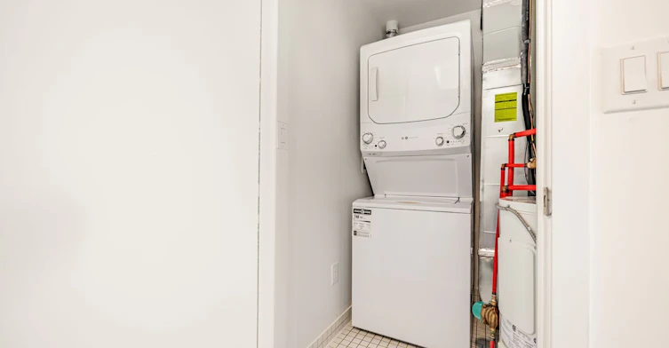 201-120 Canon Jackson Drive, Toronto, ON, M6M 0B8 - 21