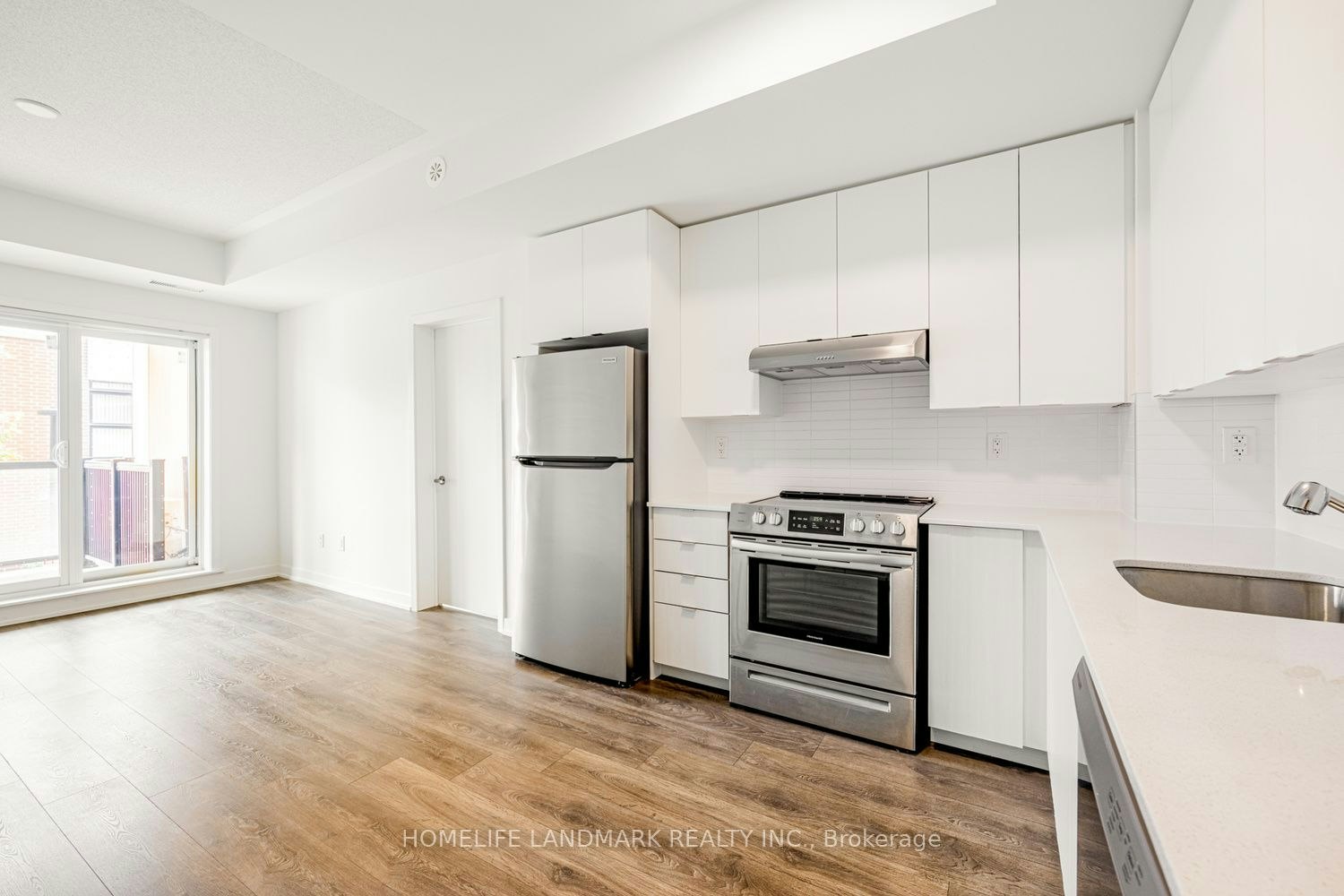 201-120 Canon Jackson Drive, Toronto, ON, M6M 0B8 - 3