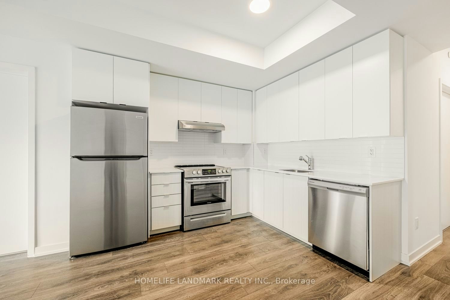 201-120 Canon Jackson Drive, Toronto, ON, M6M 0B8 - 6