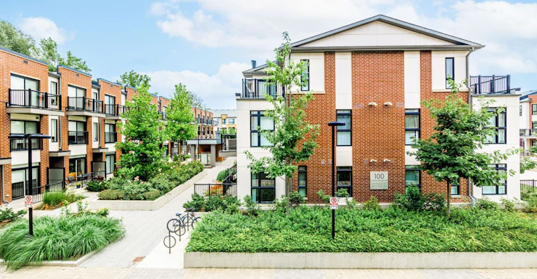 201-120 Canon Jackson Drive, Toronto, ON, M6M 0B8 - 25