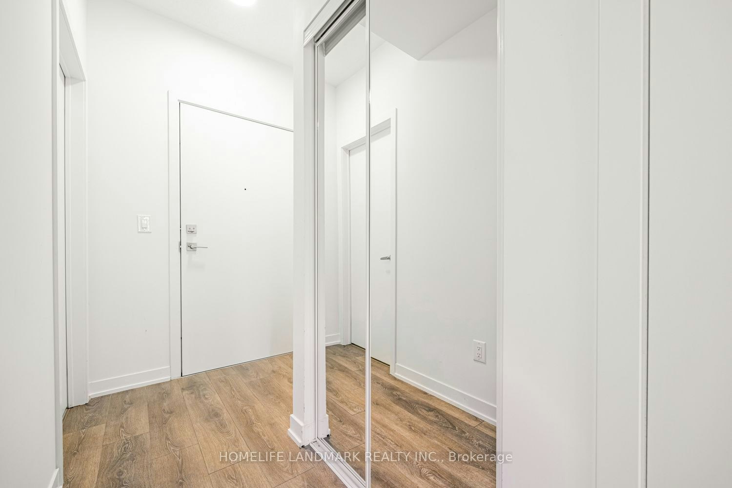 201-120 Canon Jackson Drive, Toronto, ON, M6M 0B8 - 2