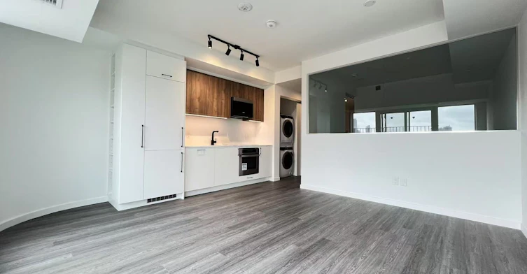423-689 The Queensway N/A, Toronto, ON, M8Y 1L1 - 2