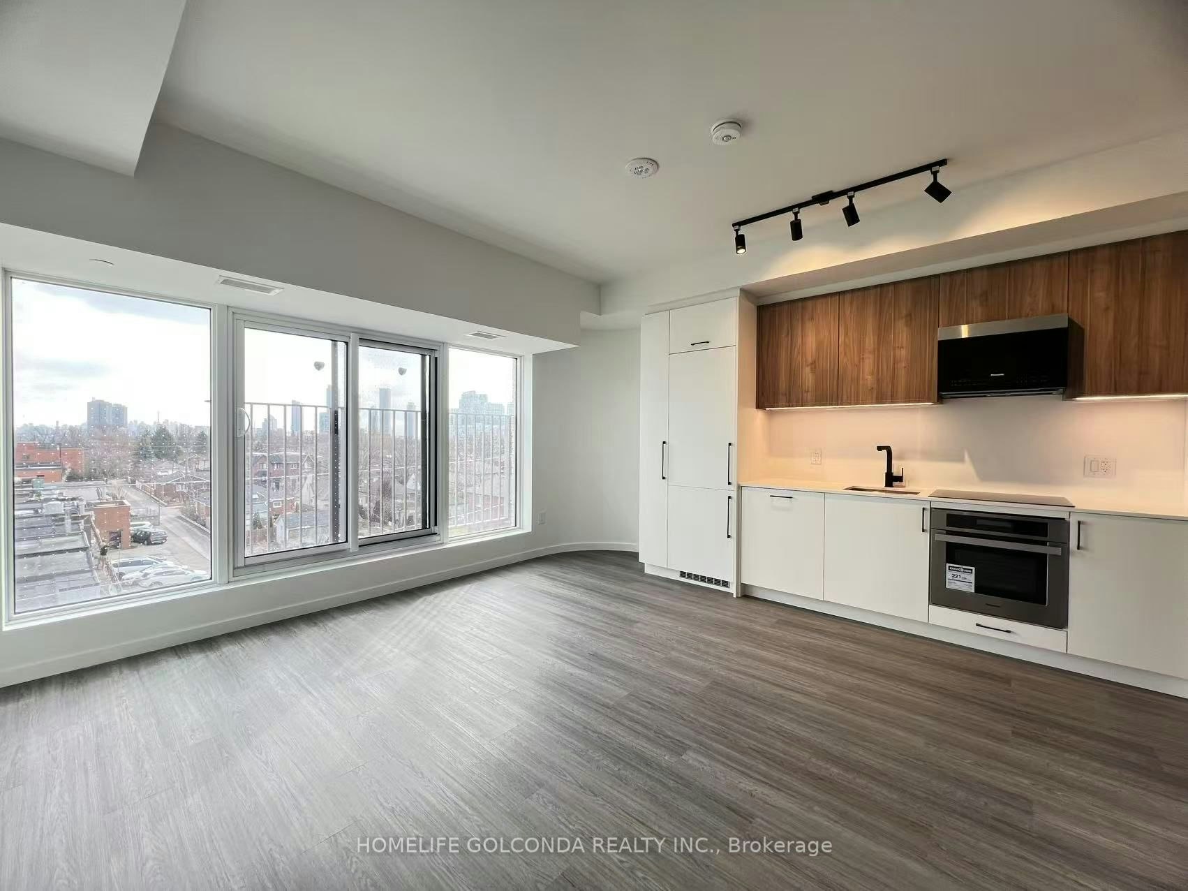 423-689 The Queensway N/A, Toronto, ON, M8Y 1L1
